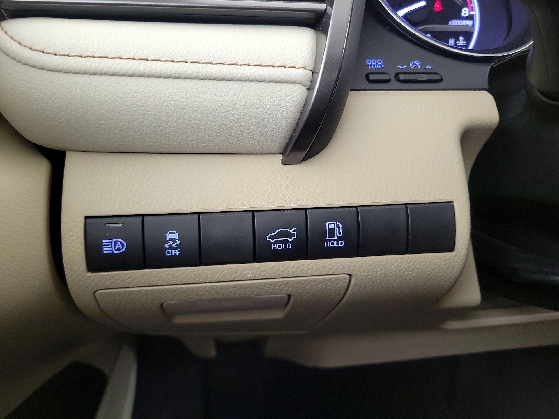 Thumbnail: 2020 Toyota Camry - 13