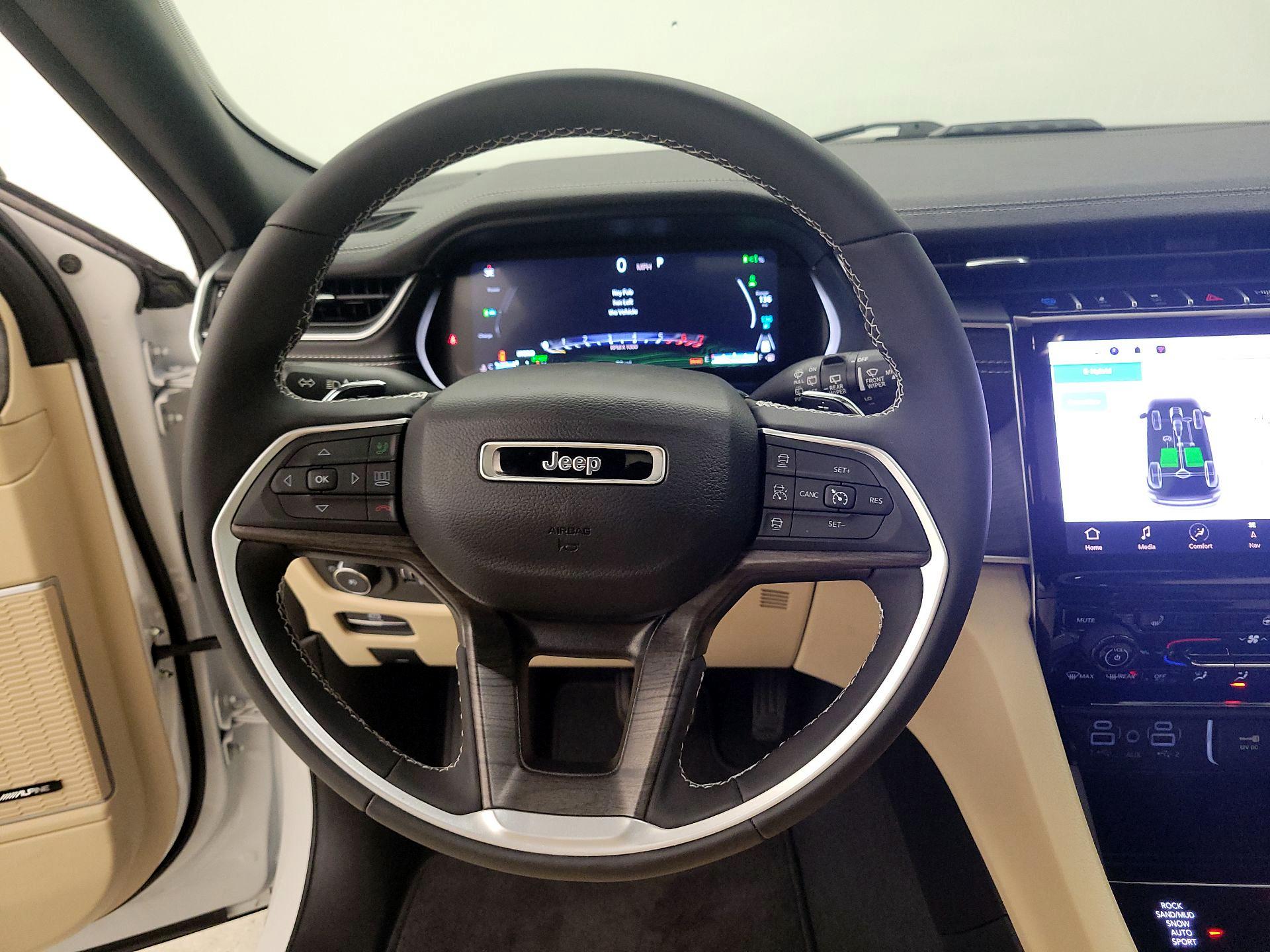 Thumbnail: 2024 Jeep Grand Cherokee - 10