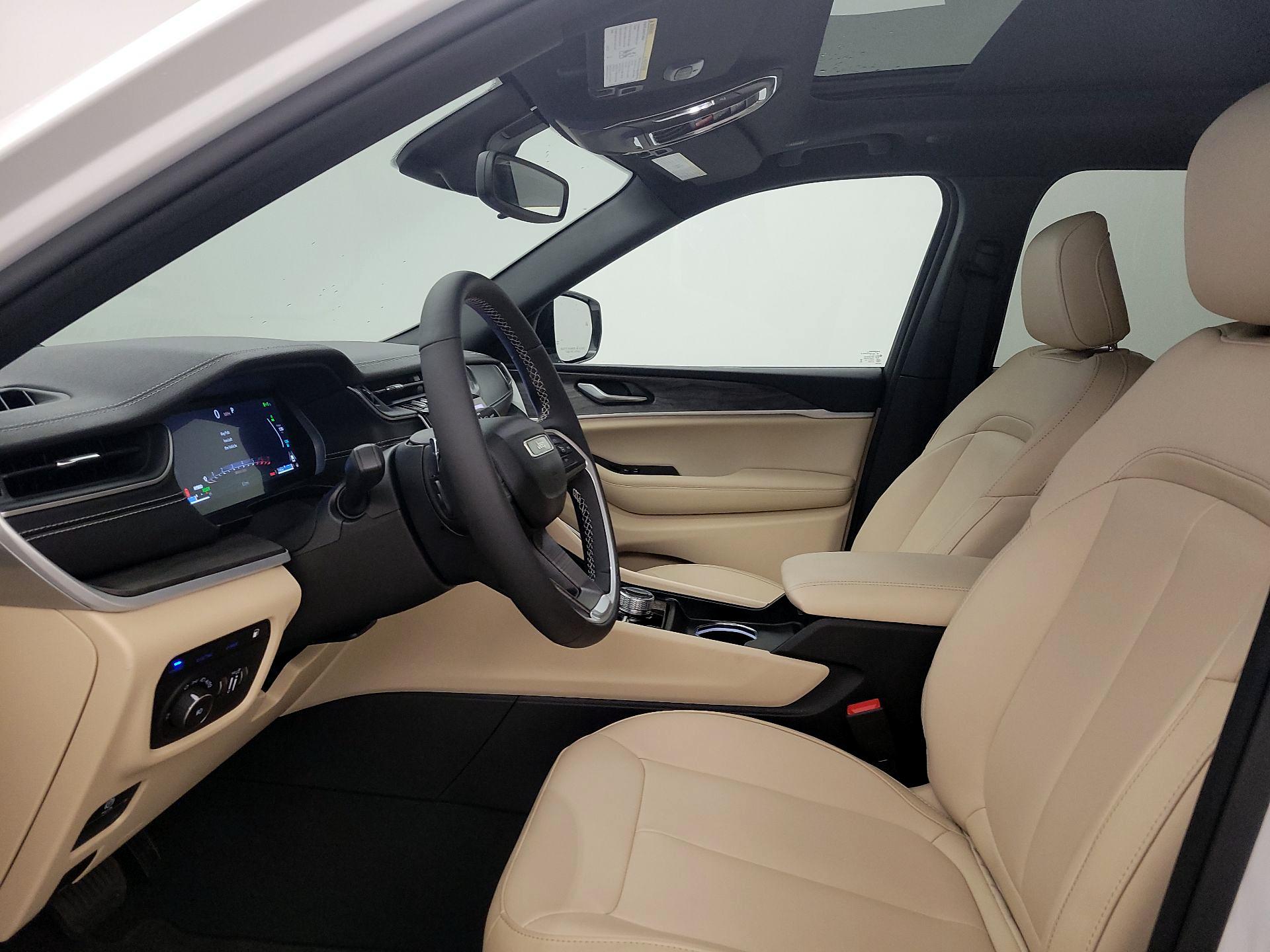 Thumbnail: 2024 Jeep Grand Cherokee - 11