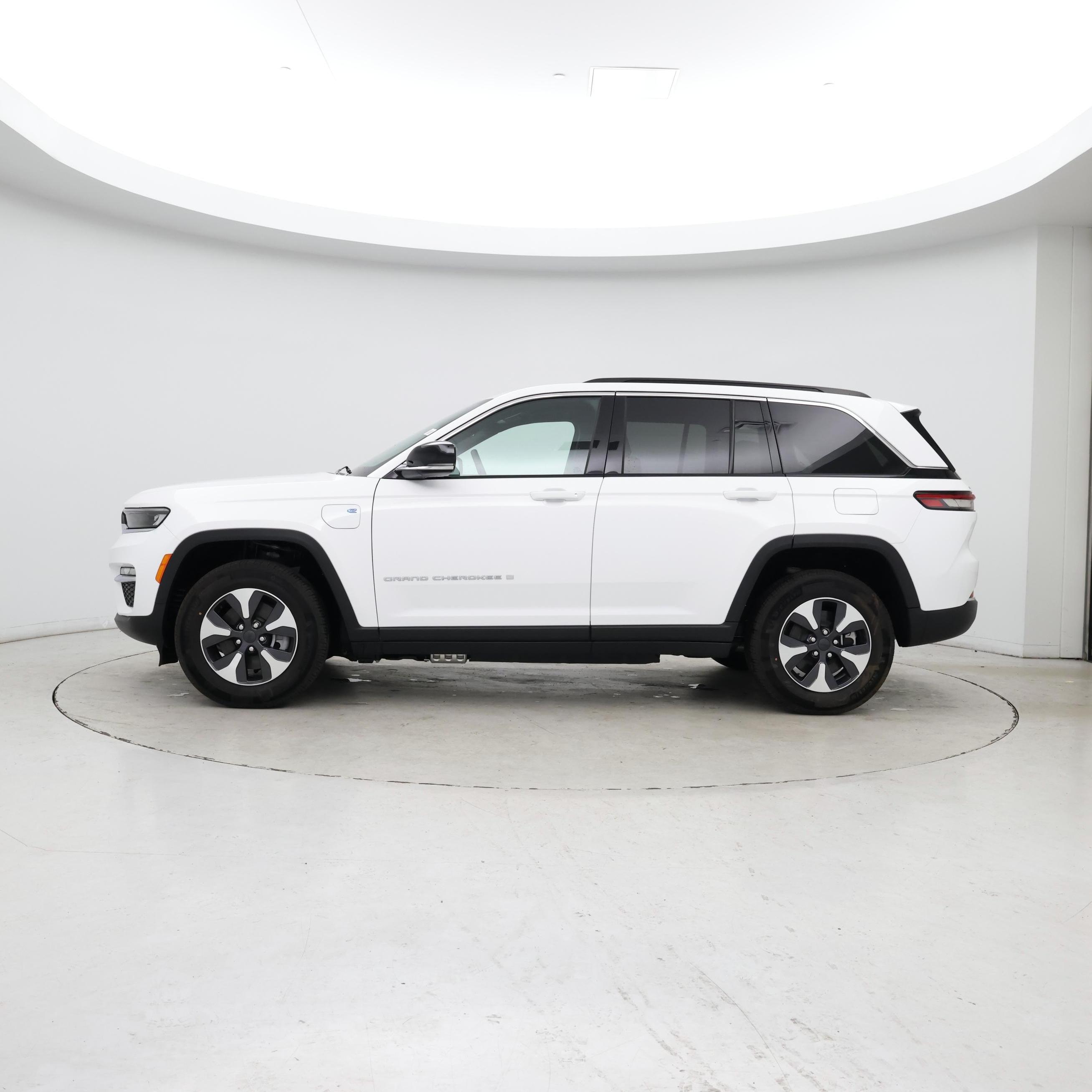 Thumbnail: 2024 Jeep Grand Cherokee - 3