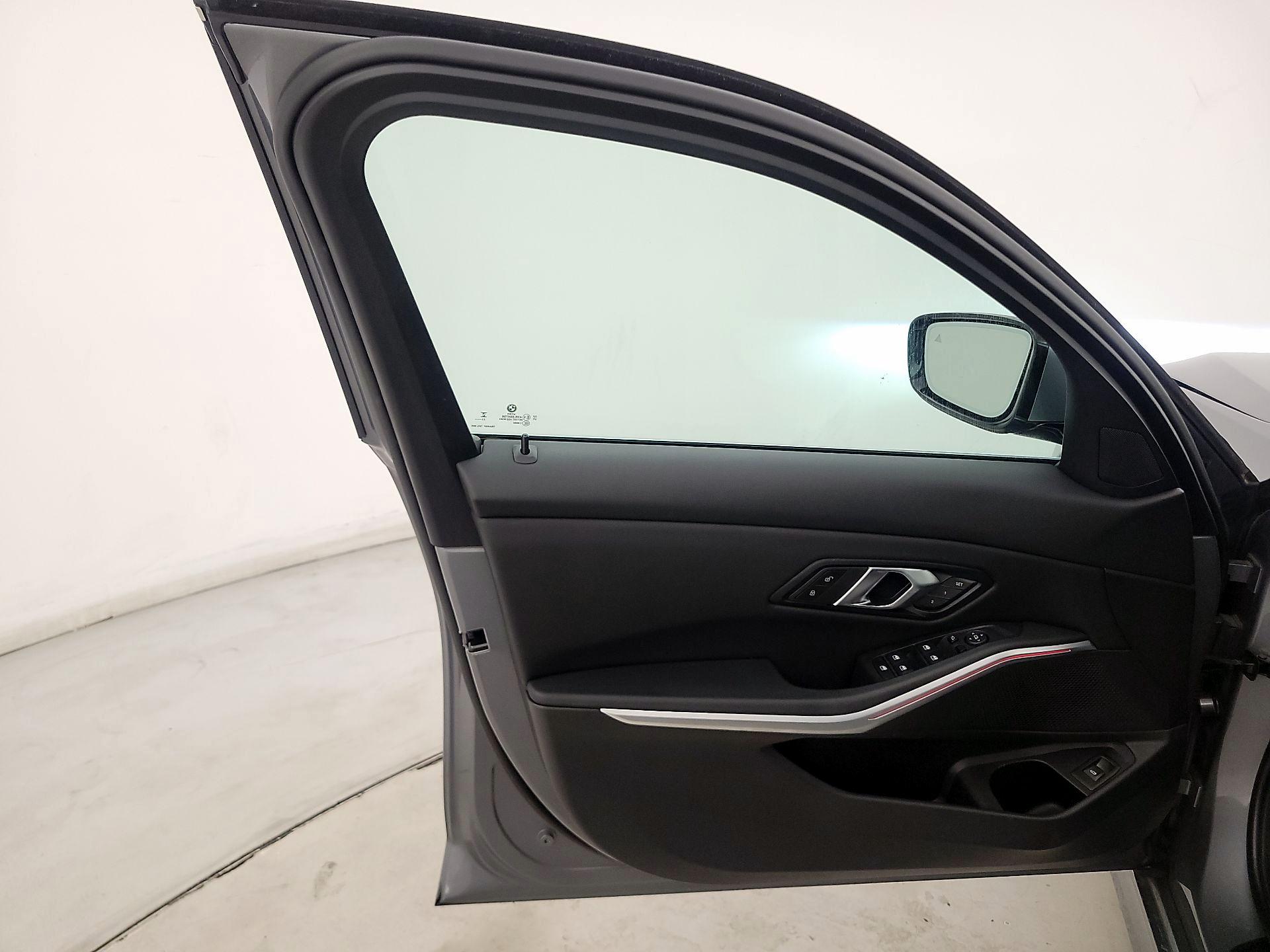 Thumbnail: 2024 BMW 3 Series - 12