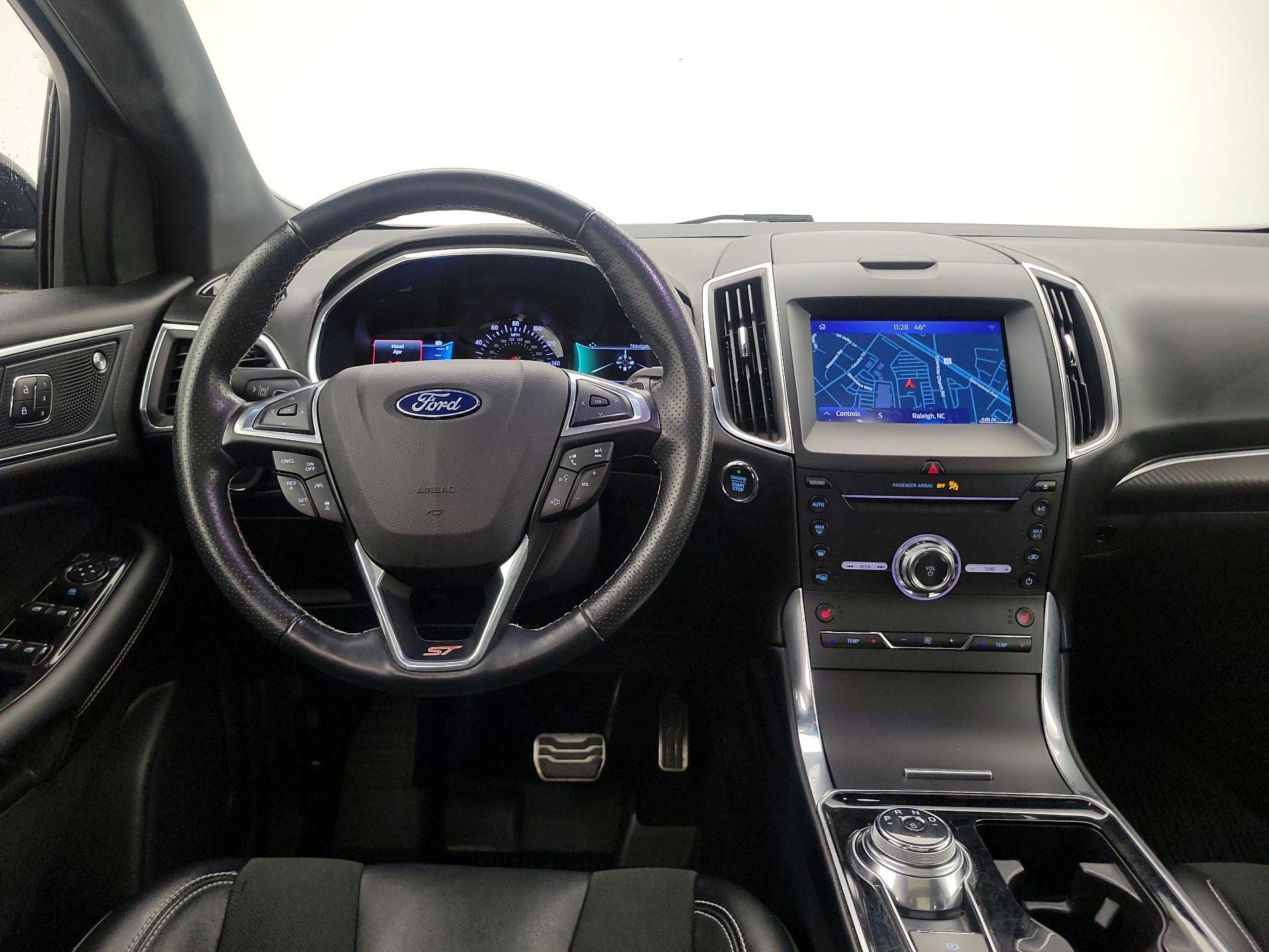 Thumbnail: 2019 Ford Edge - 10