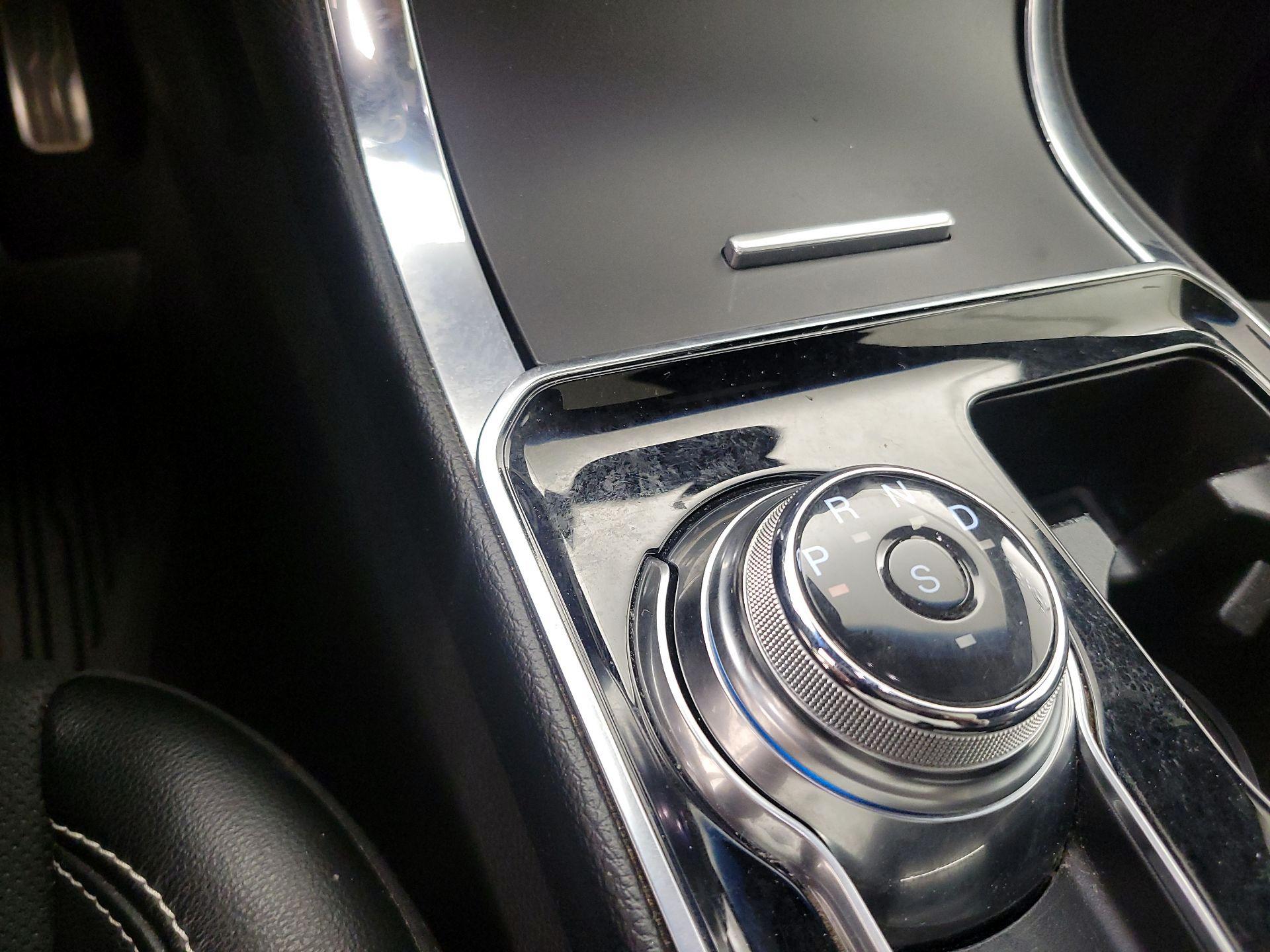 Thumbnail: 2019 Ford Edge - 18