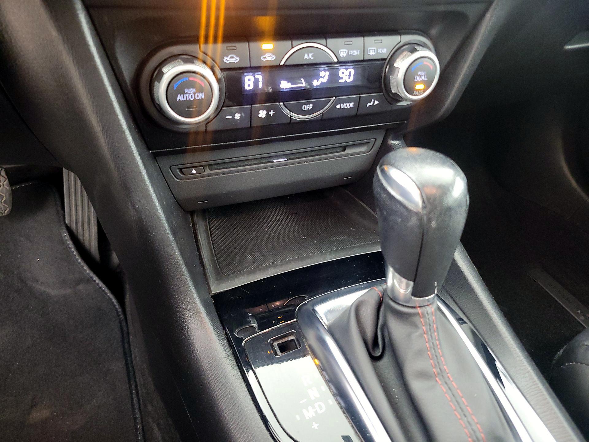 Thumbnail: 2015 Mazda Mazda3 - 17