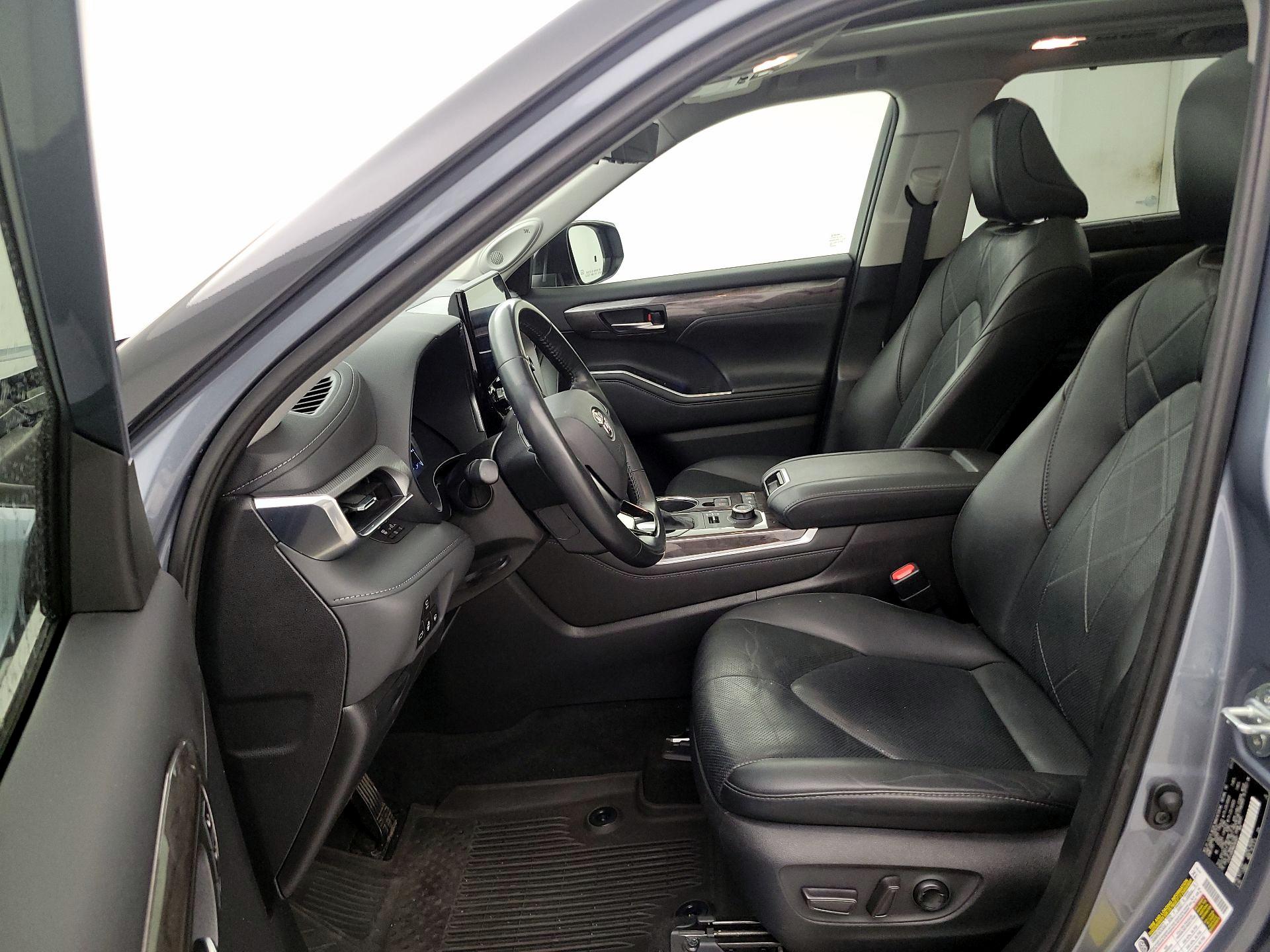 Thumbnail: 2021 Toyota Highlander - 11