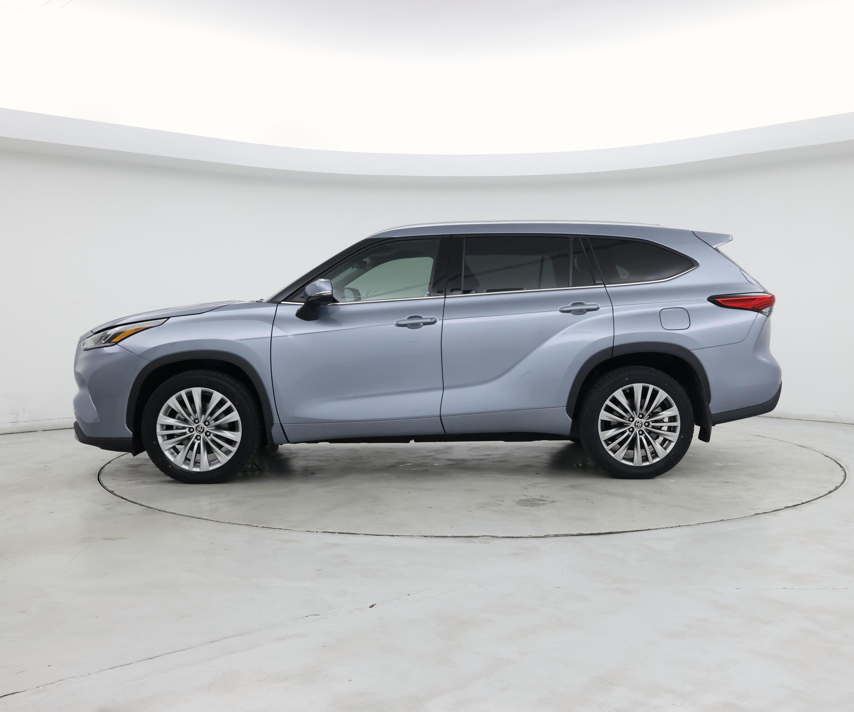 Thumbnail: 2021 Toyota Highlander - 3