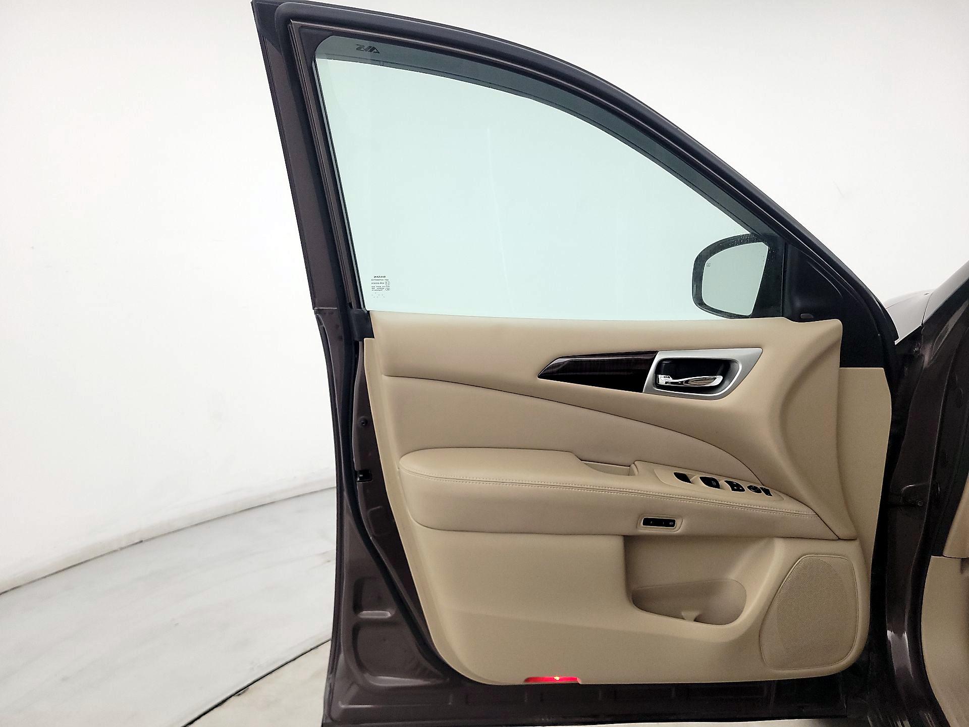 Thumbnail: 2015 Nissan Pathfinder - 12