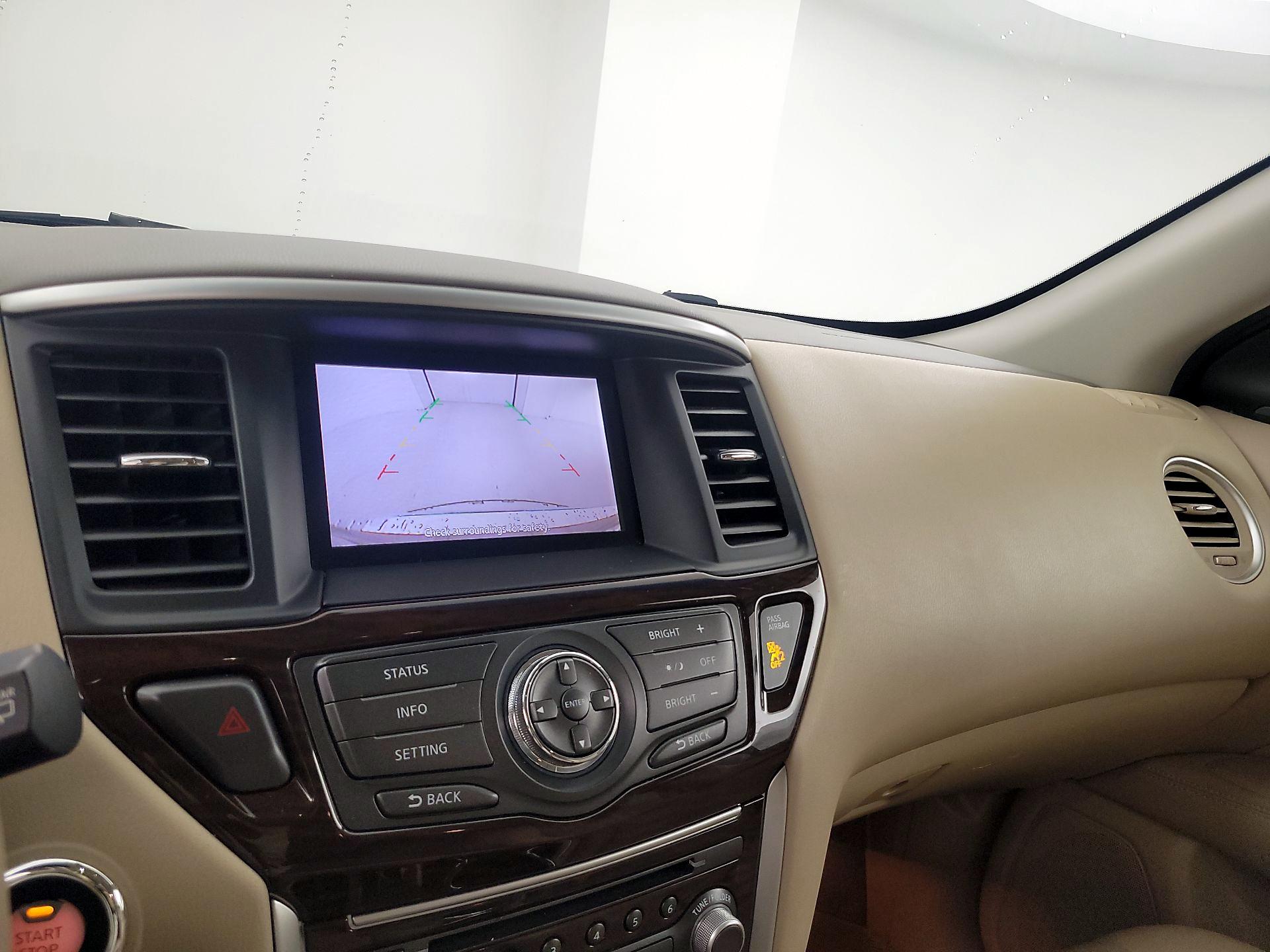 Thumbnail: 2015 Nissan Pathfinder - 14