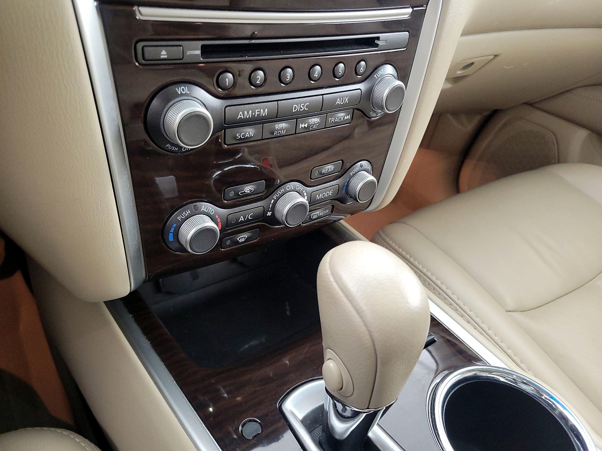 Thumbnail: 2015 Nissan Pathfinder - 16