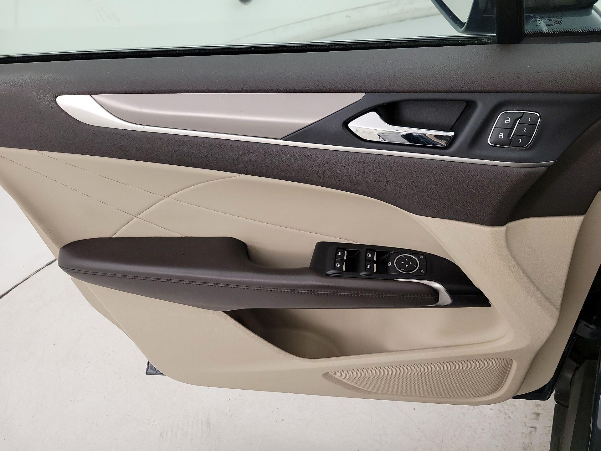 Thumbnail: 2019 Lincoln MKC - 12