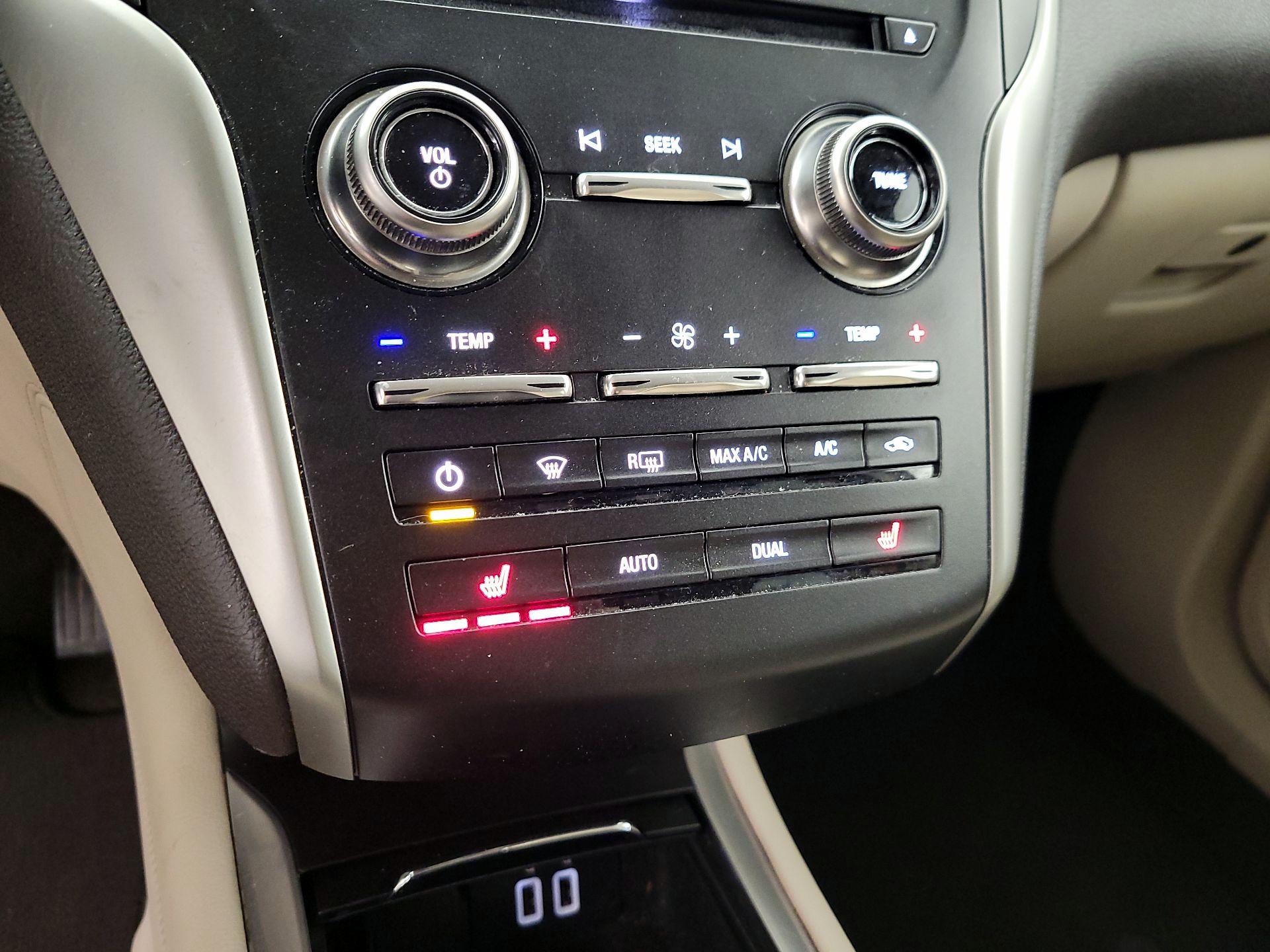 Thumbnail: 2019 Lincoln MKC - 16