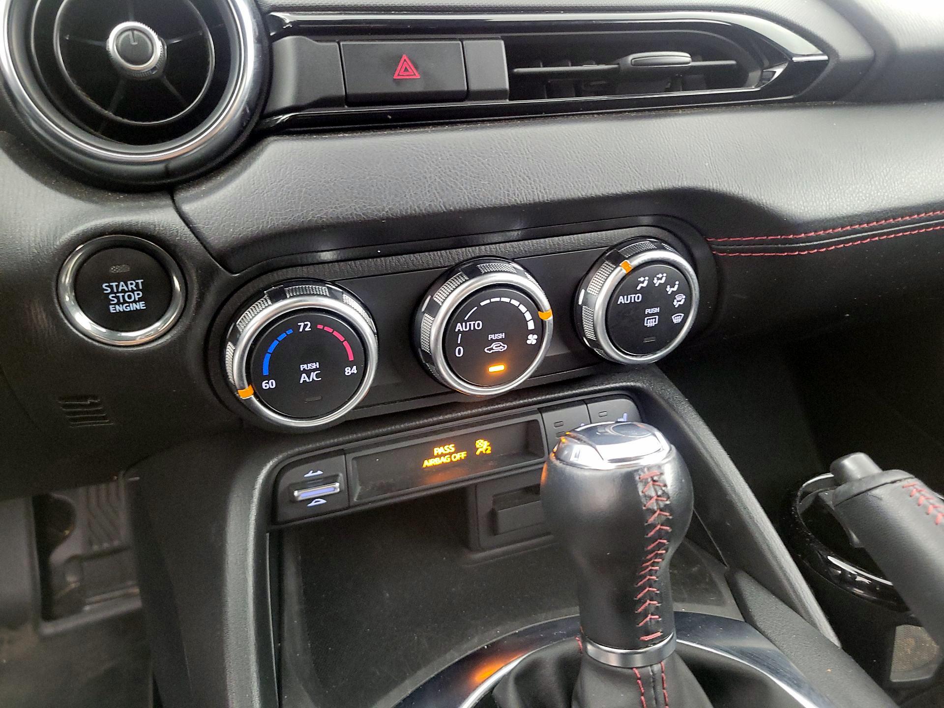 Thumbnail: 2019 Mazda MX-5 Miata - 17