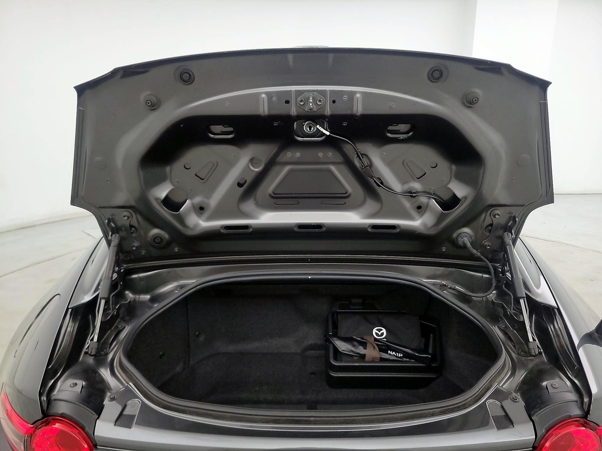 Thumbnail: 2019 Mazda MX-5 Miata - 20