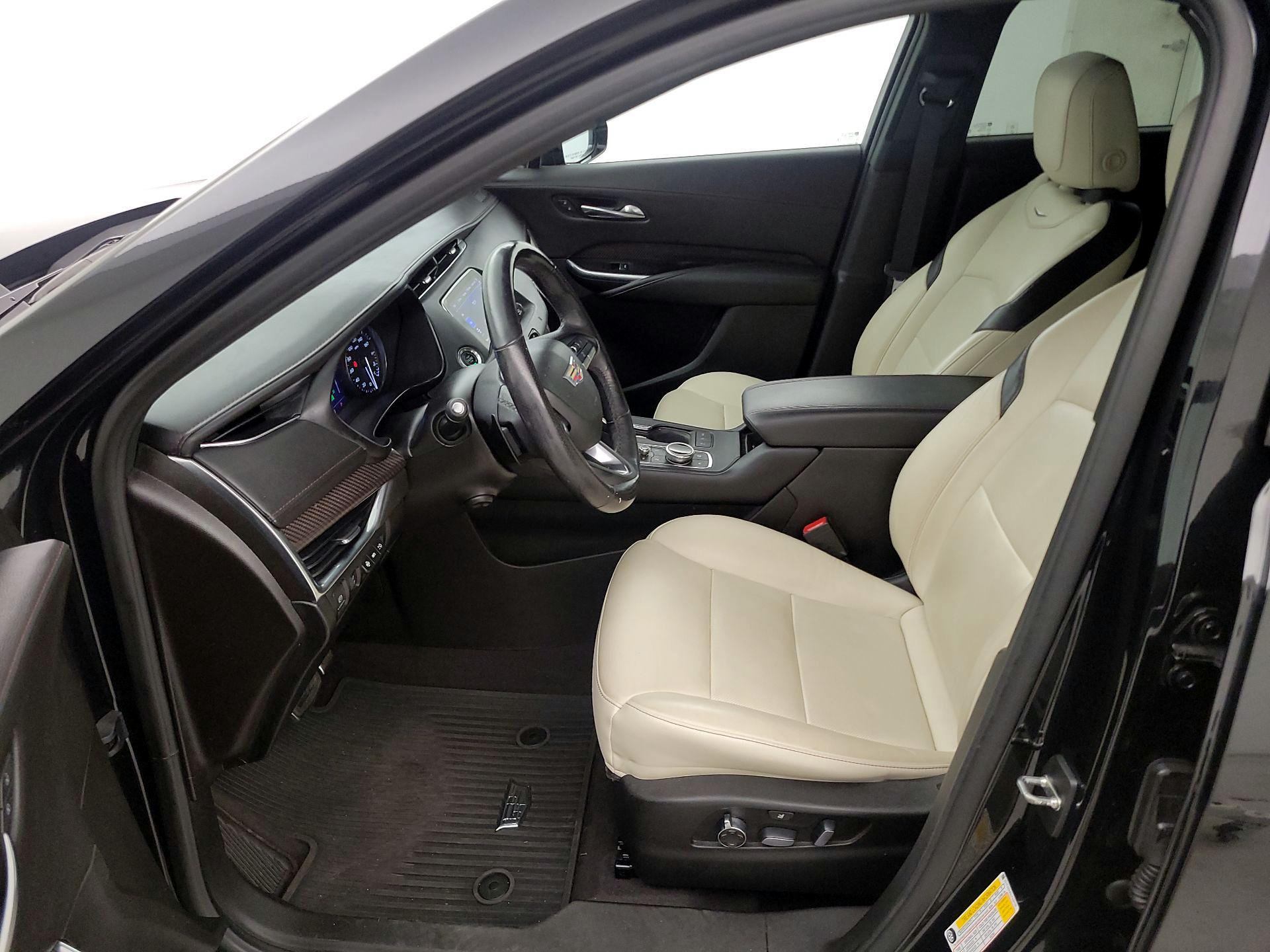 Thumbnail: 2020 Cadillac XT4 - 11