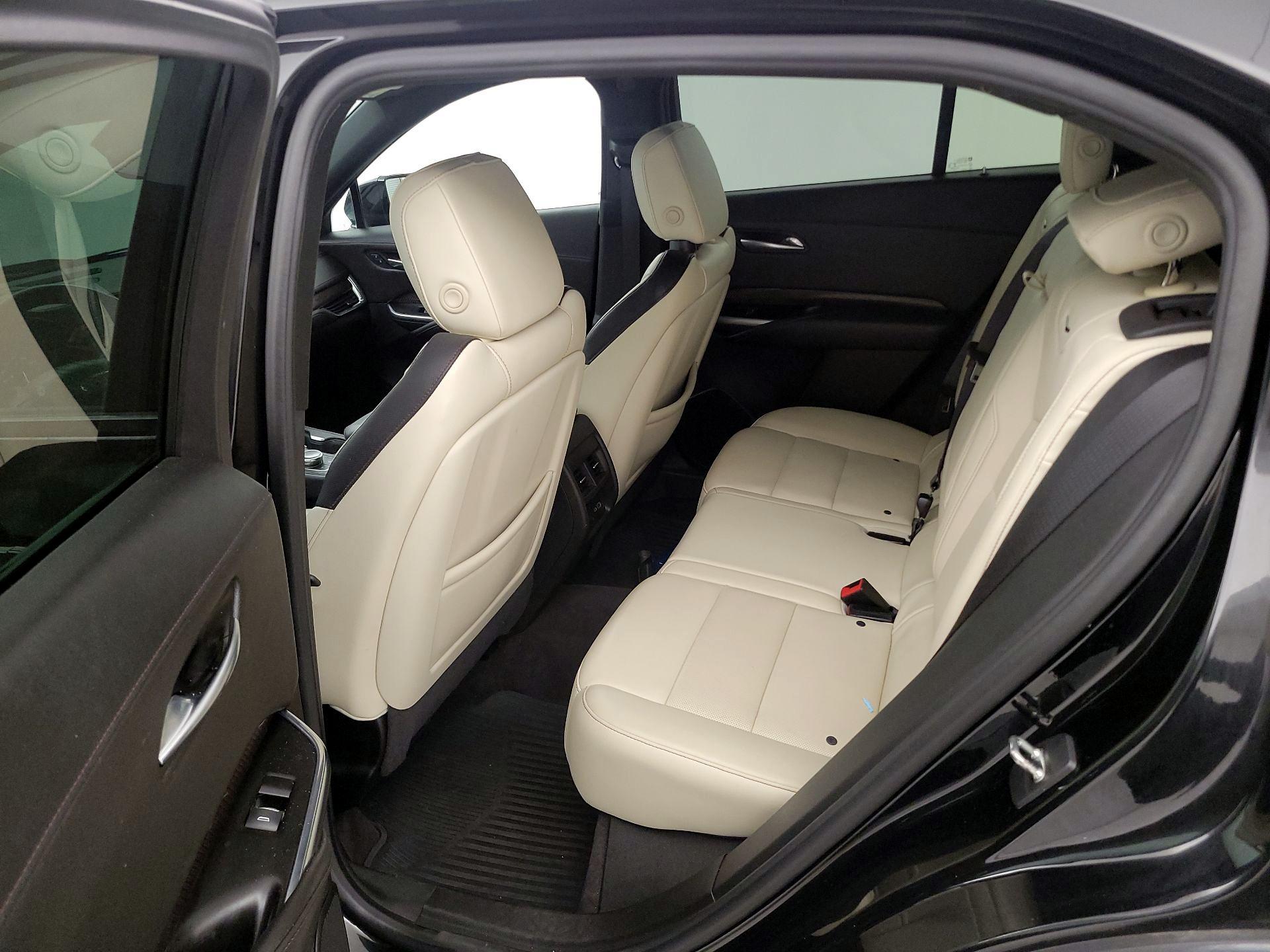 Thumbnail: 2020 Cadillac XT4 - 19