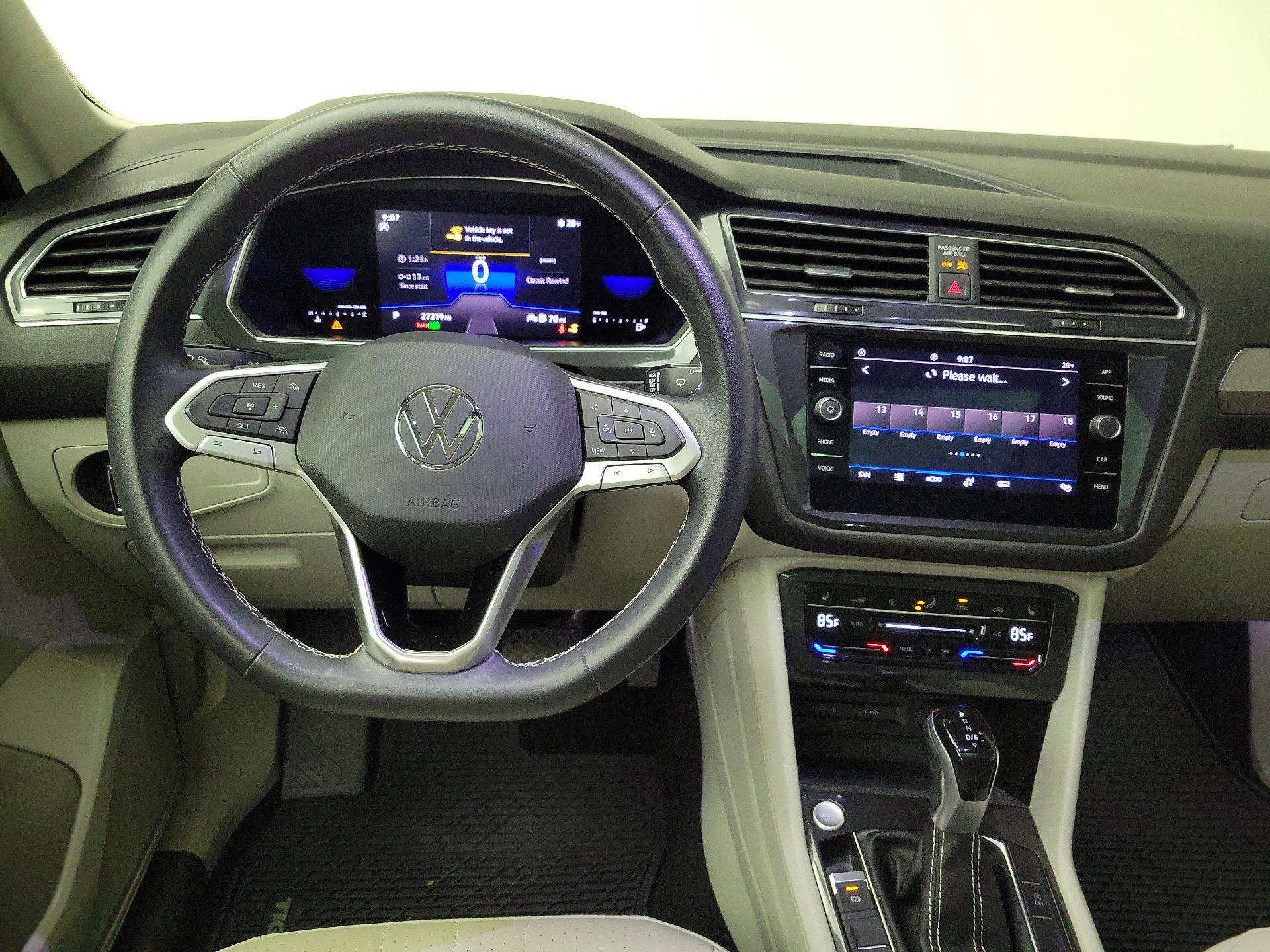 Thumbnail: 2023 Volkswagen Tiguan - 10