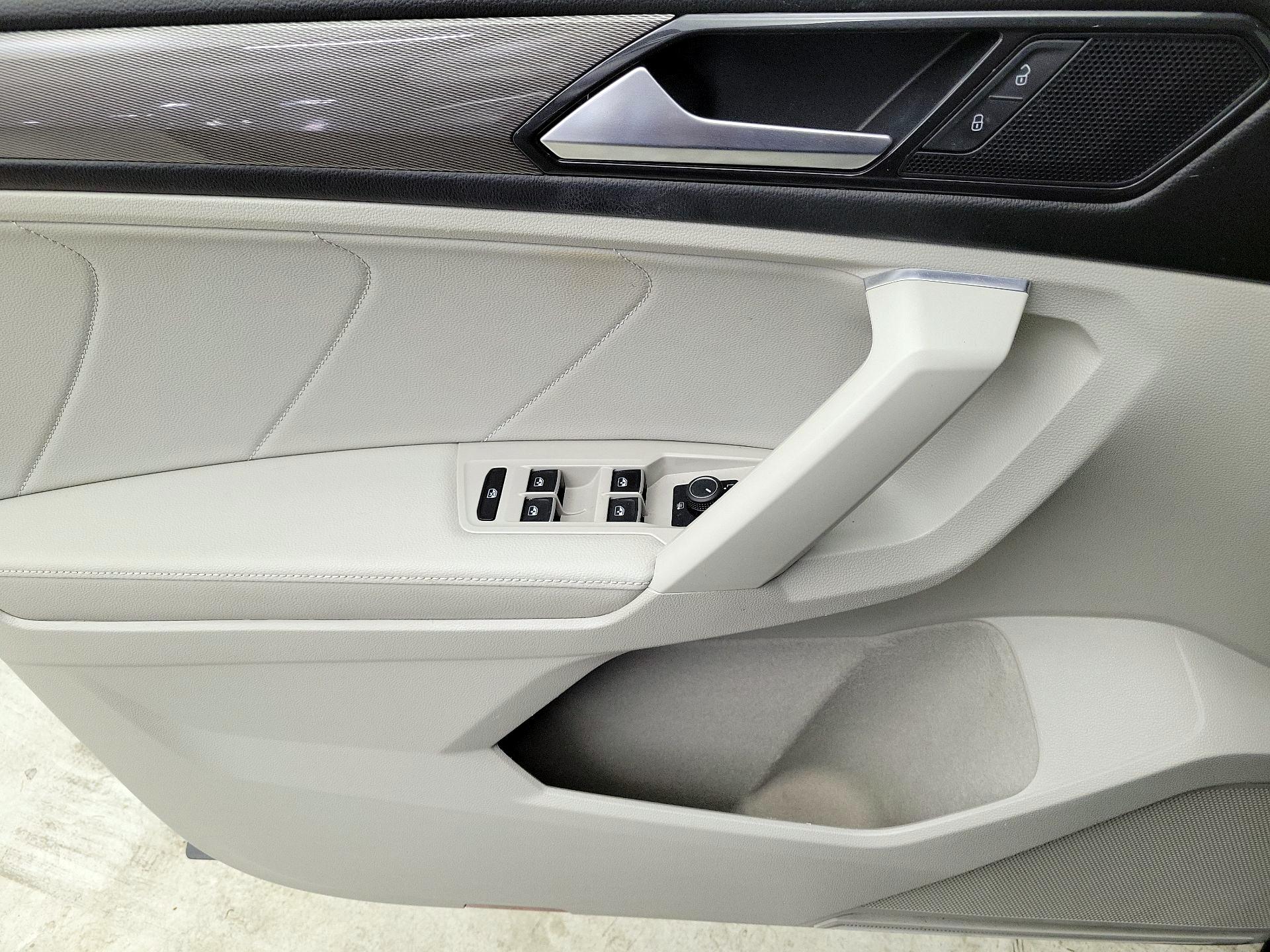 Thumbnail: 2023 Volkswagen Tiguan - 12