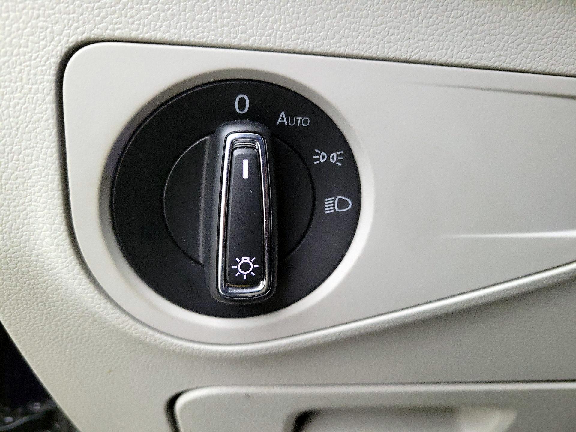 Thumbnail: 2023 Volkswagen Tiguan - 13