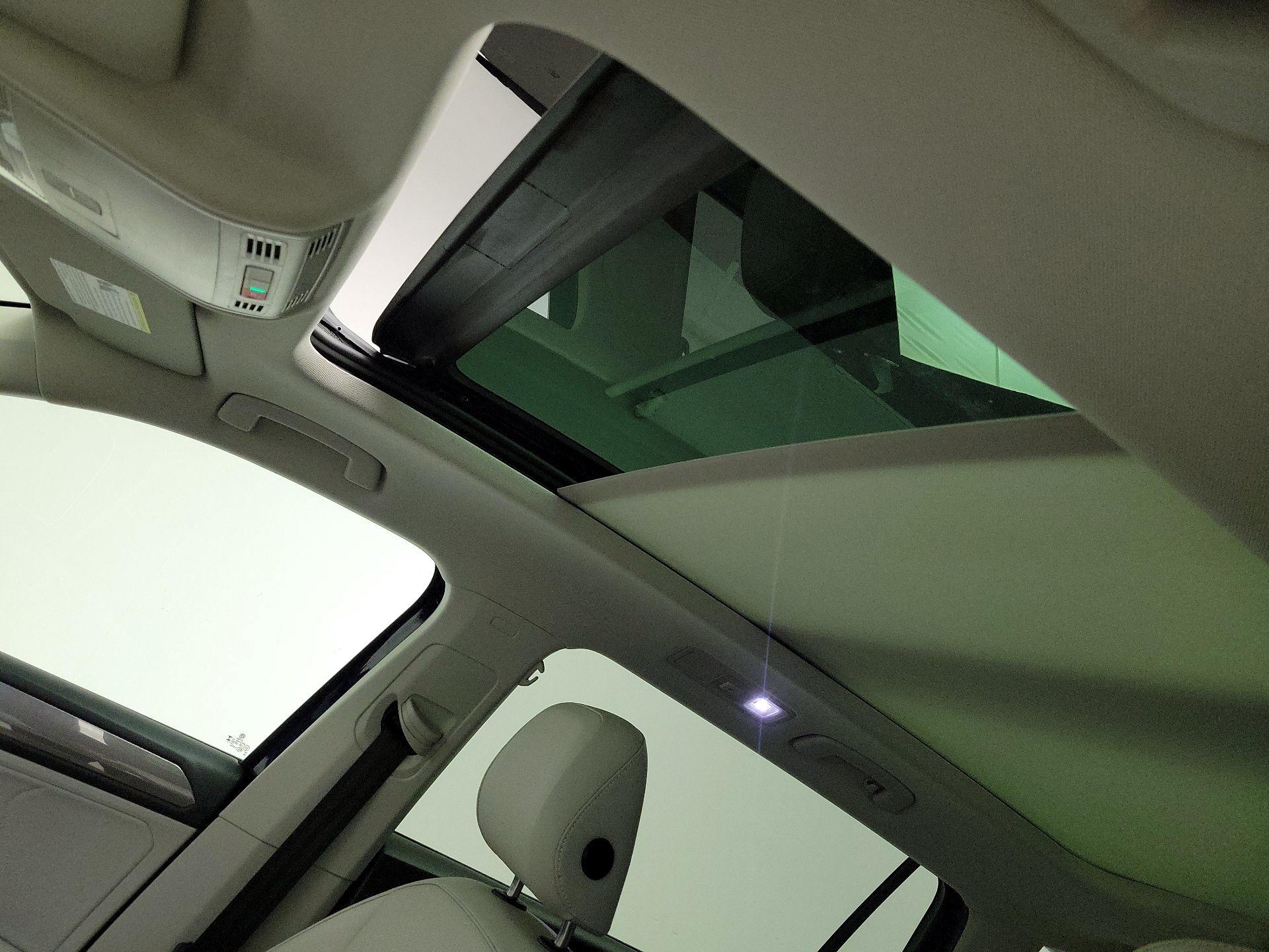 Thumbnail: 2023 Volkswagen Tiguan - 19