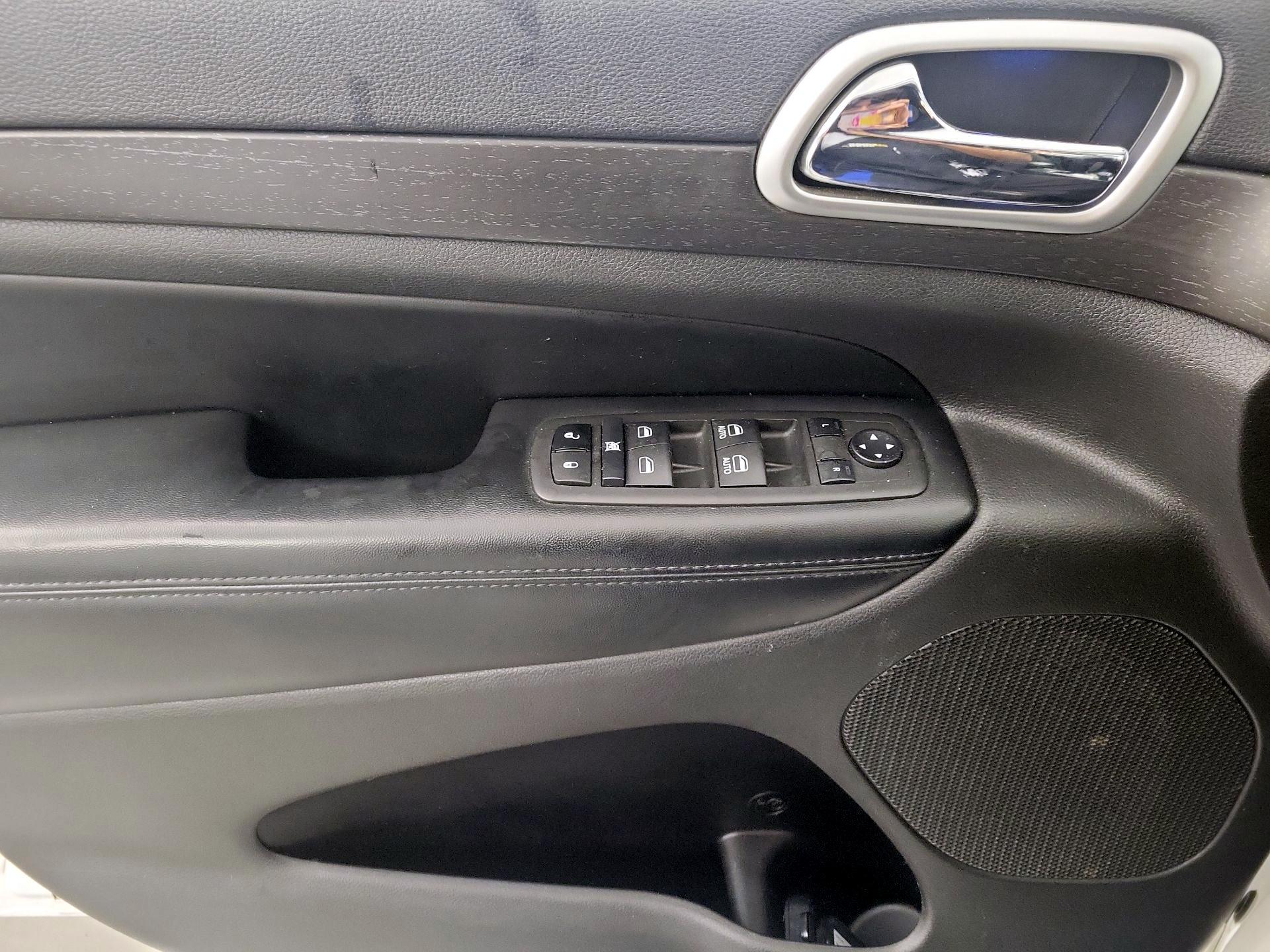 Thumbnail: 2015 Jeep Grand Cherokee - 12