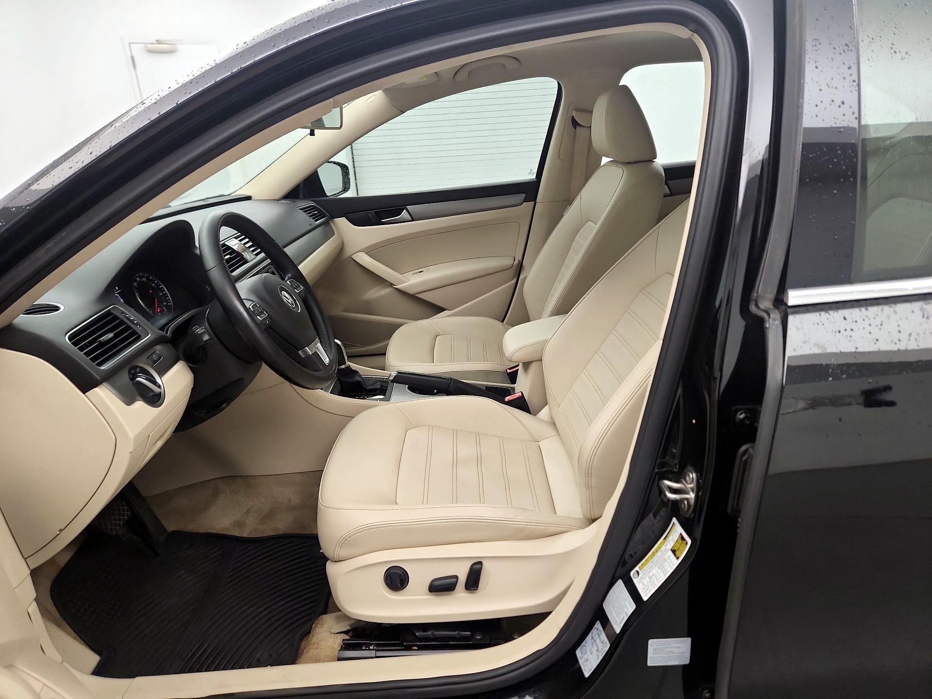 Thumbnail: 2015 Volkswagen Passat - 9