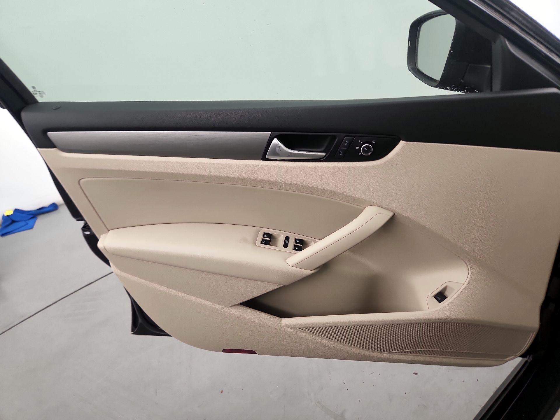 Thumbnail: 2015 Volkswagen Passat - 10