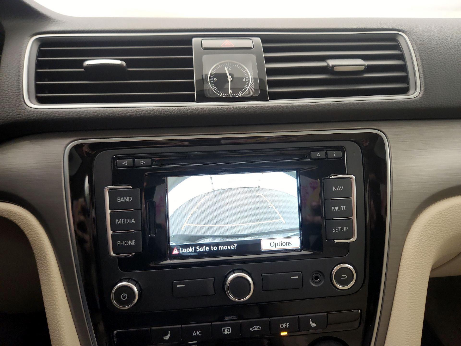 Thumbnail: 2015 Volkswagen Passat - 13