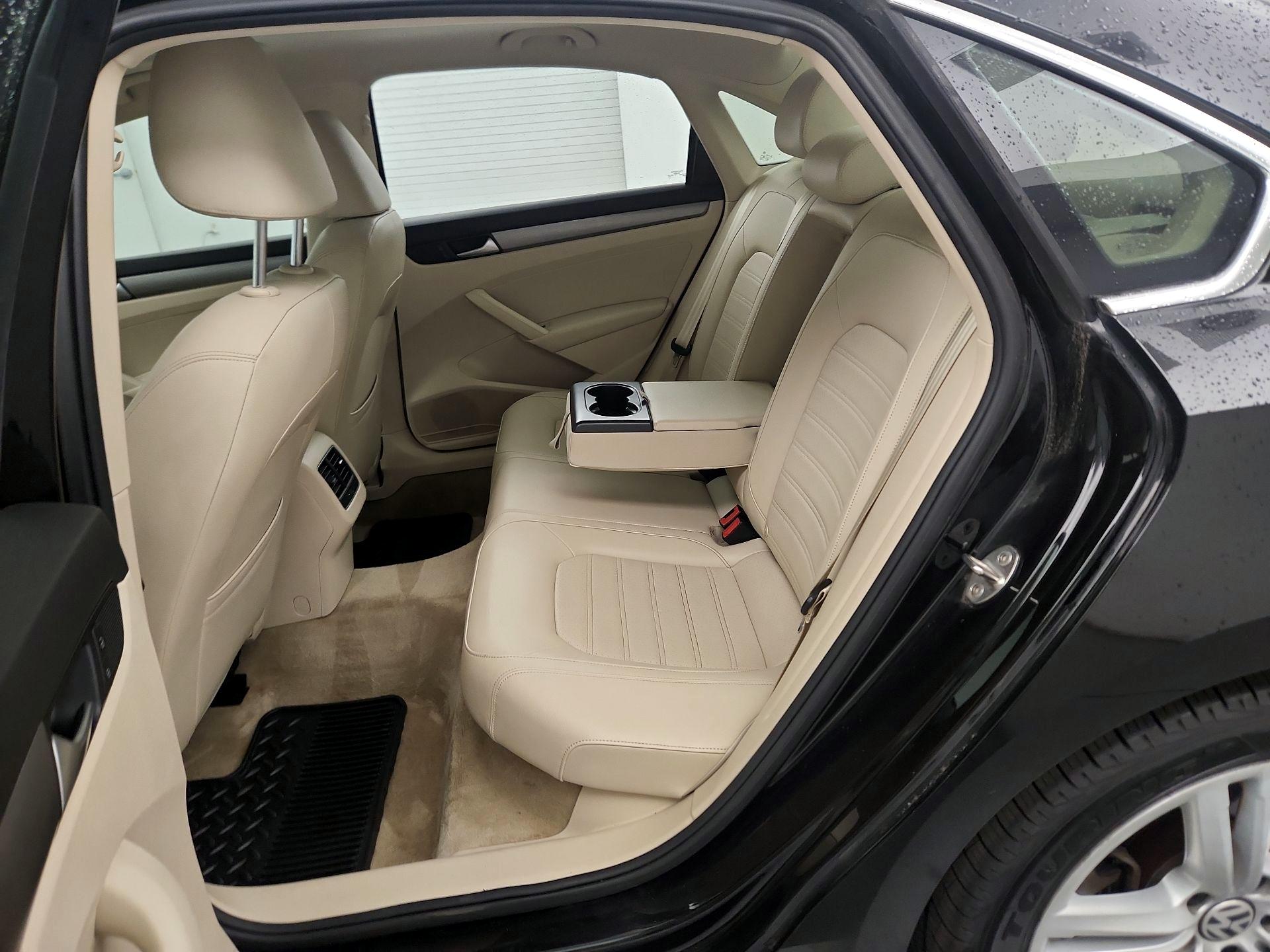 Thumbnail: 2015 Volkswagen Passat - 18