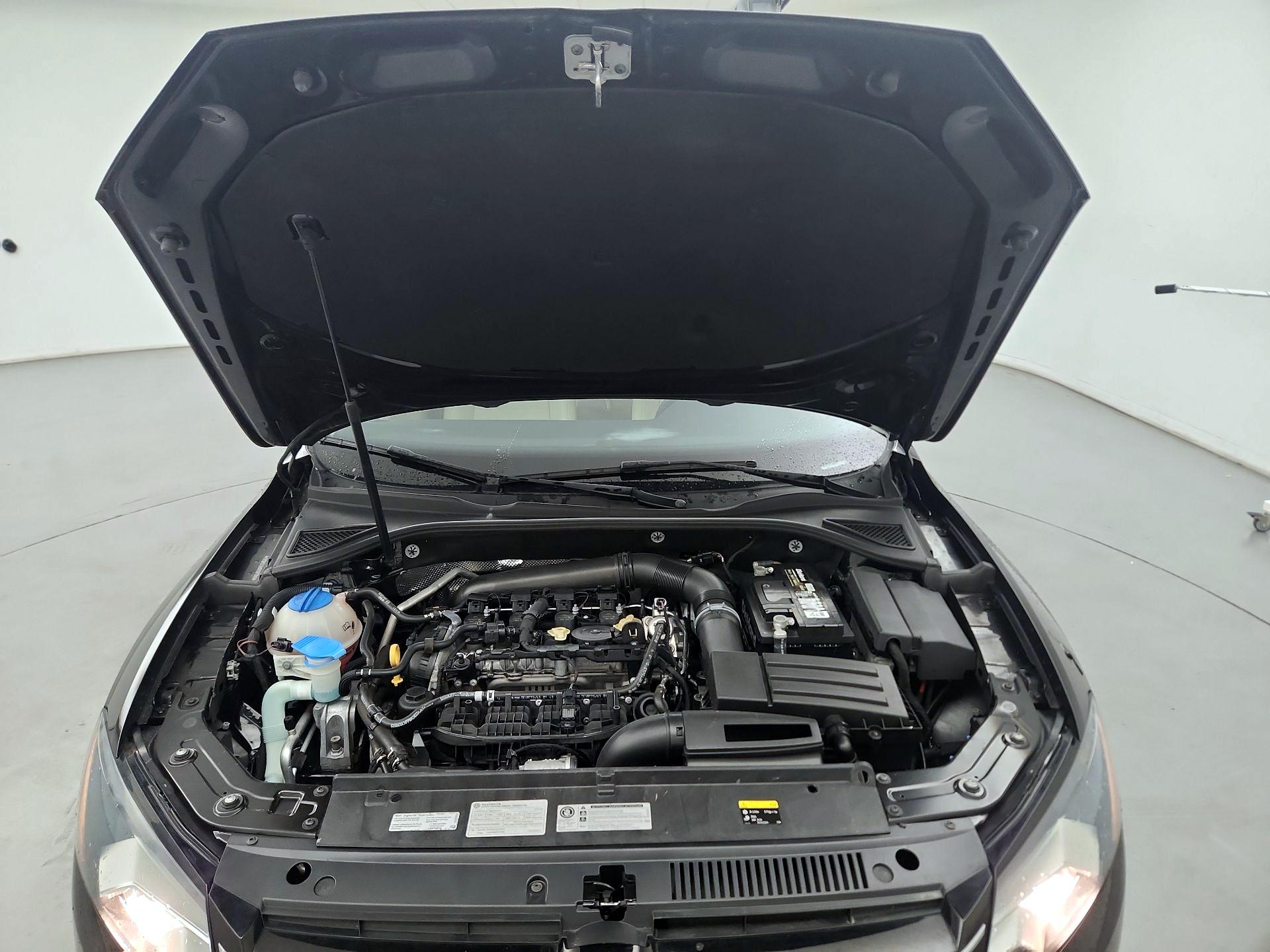 Thumbnail: 2015 Volkswagen Passat - 20