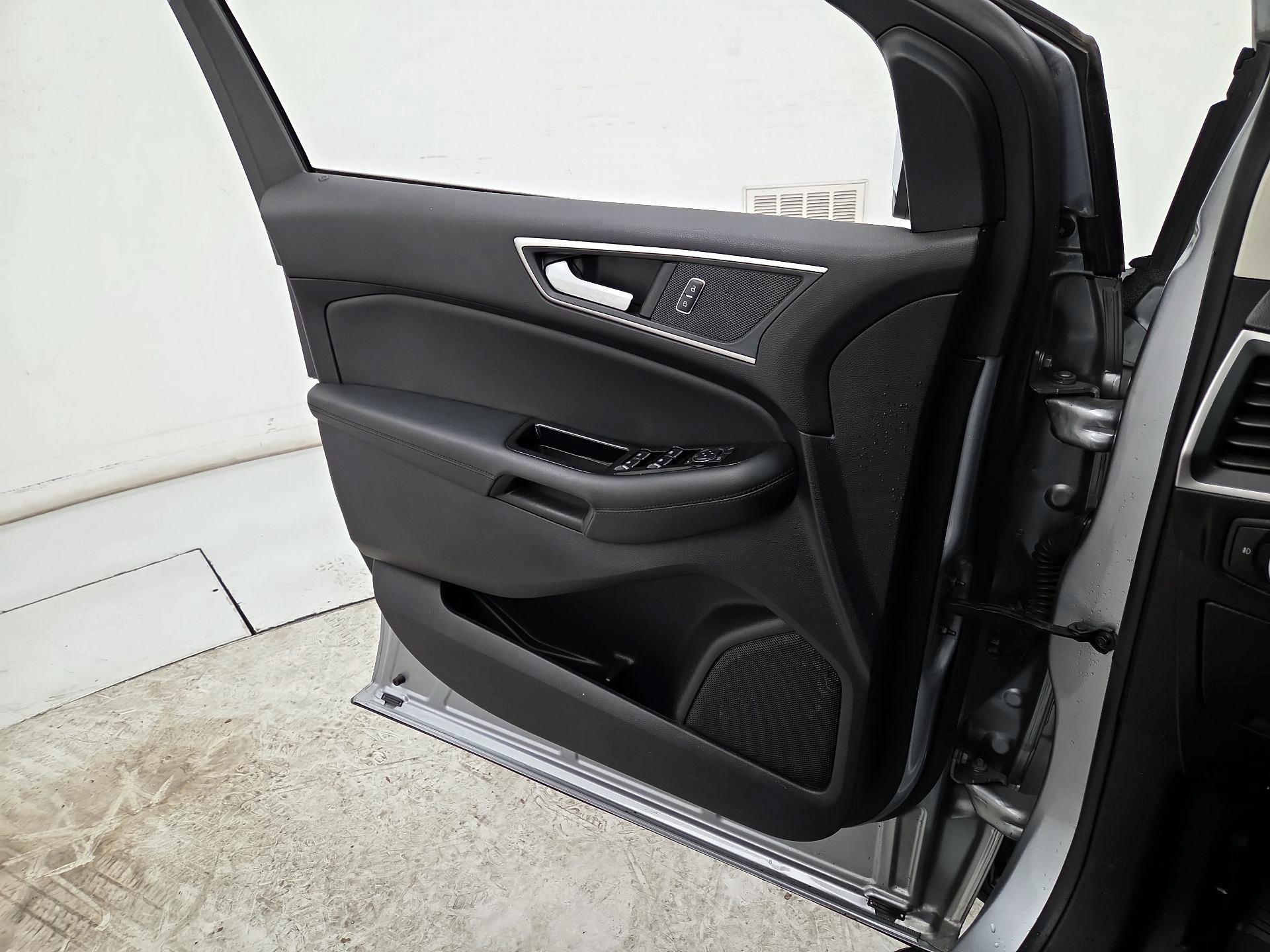 Thumbnail: 2020 Ford Edge - 12