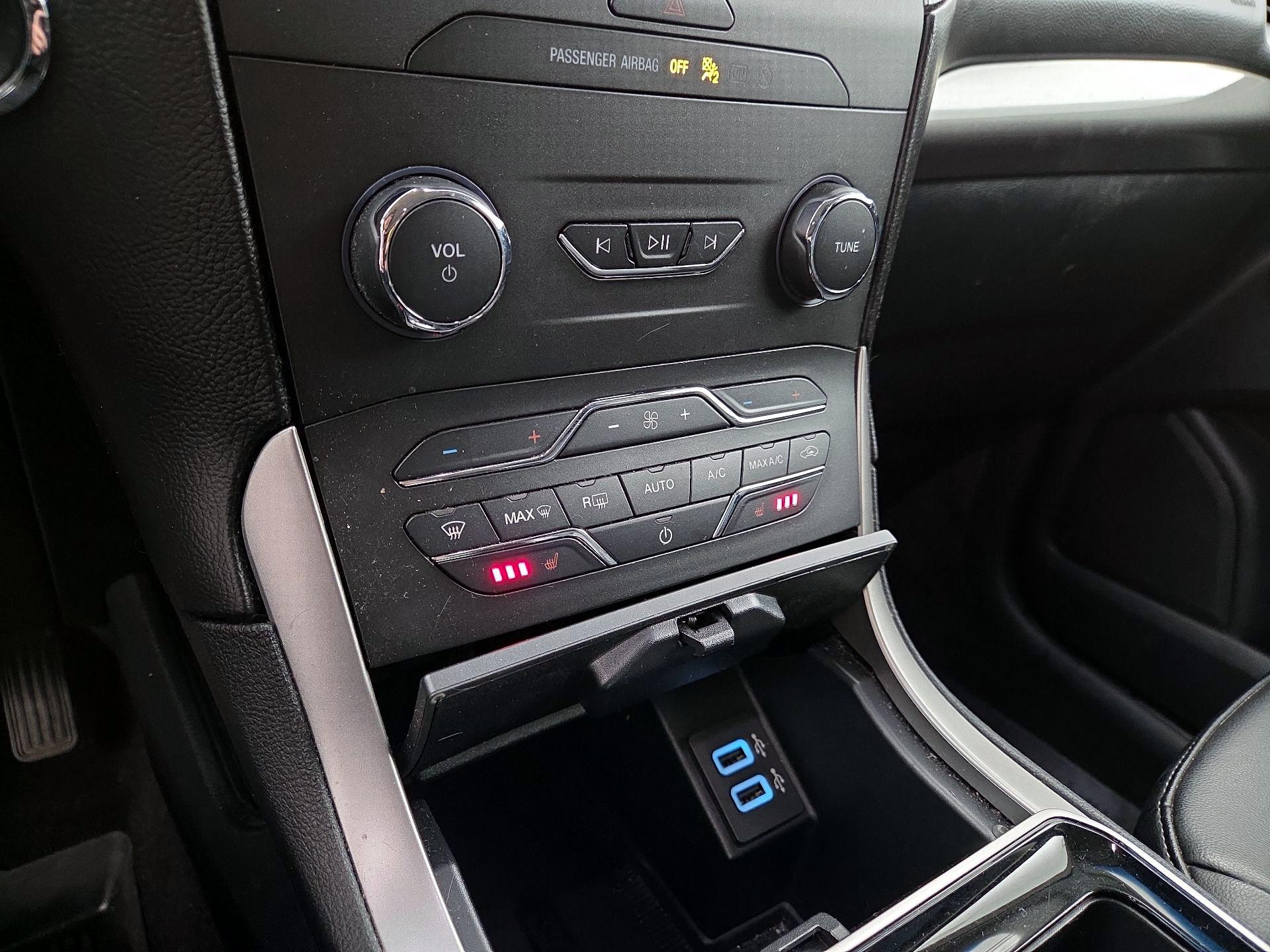 Thumbnail: 2020 Ford Edge - 16