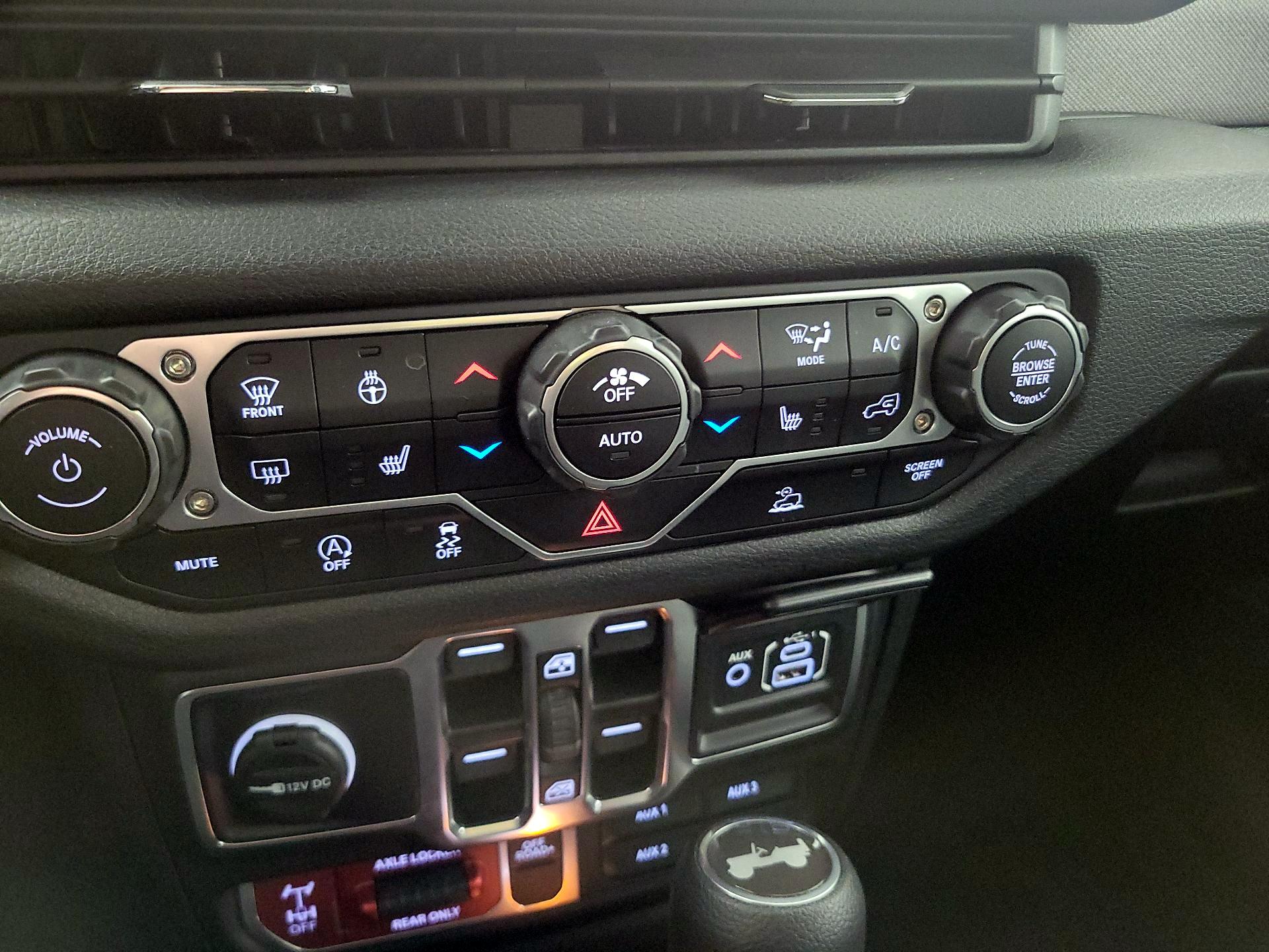 Thumbnail: 2025 Jeep Wrangler - 16