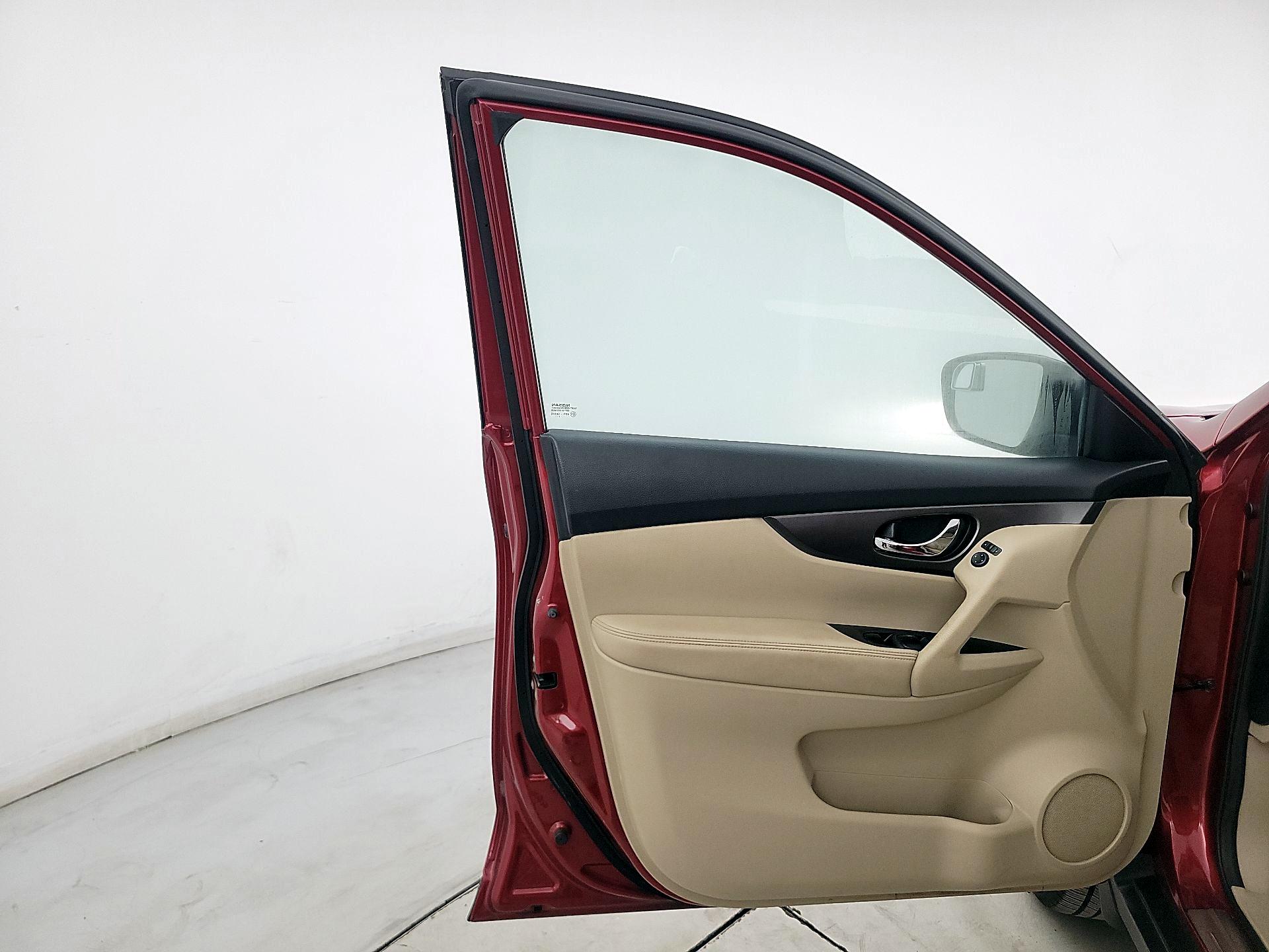 Thumbnail: 2015 Nissan Rogue - 12