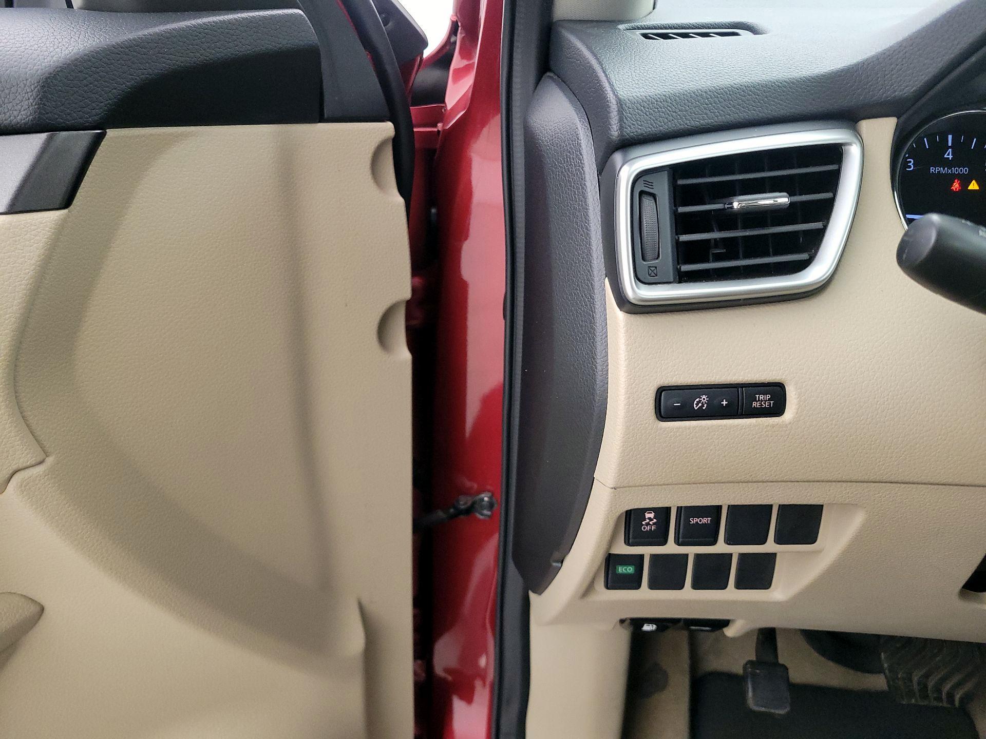 Thumbnail: 2015 Nissan Rogue - 13