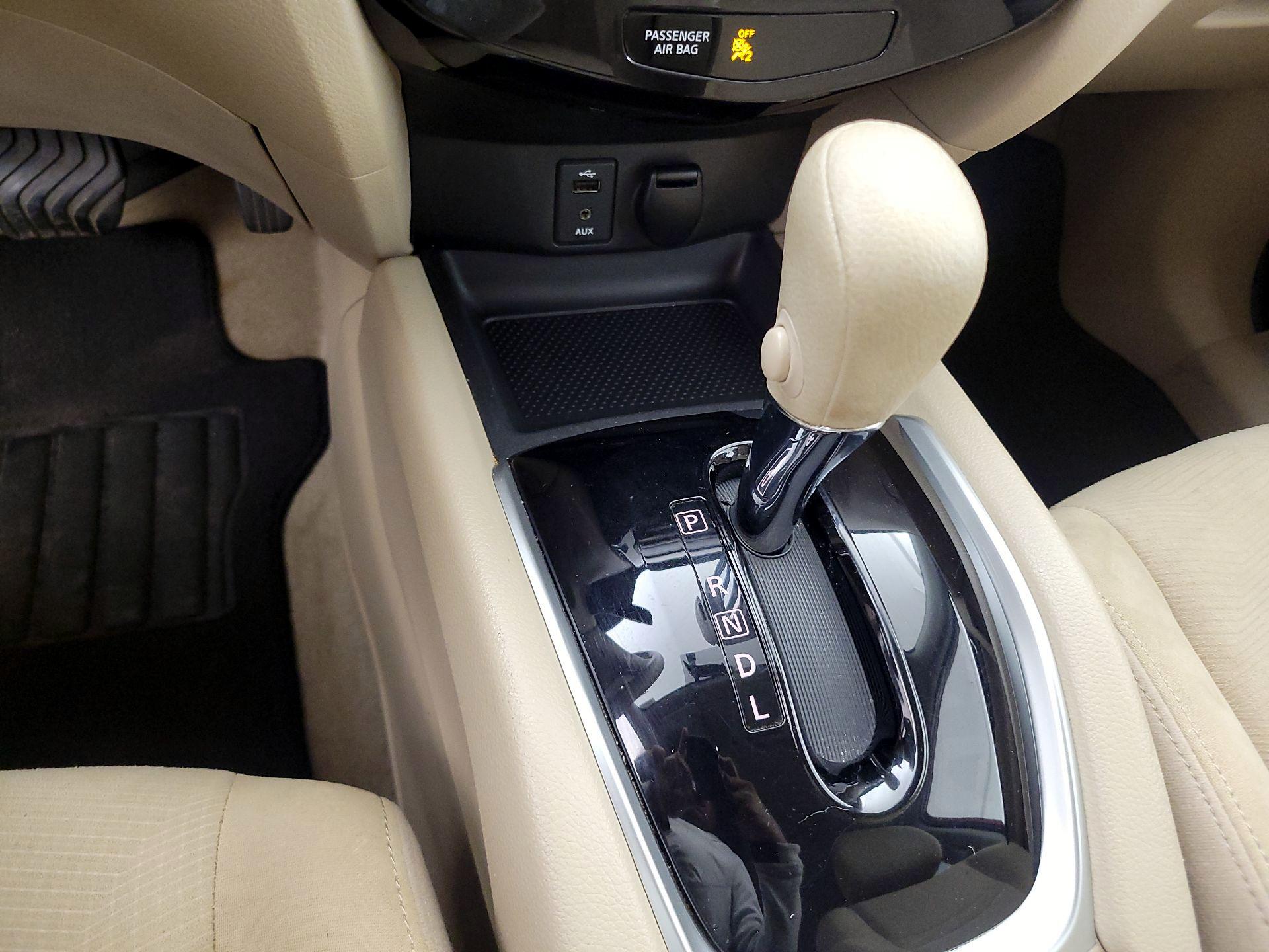 Thumbnail: 2015 Nissan Rogue - 17