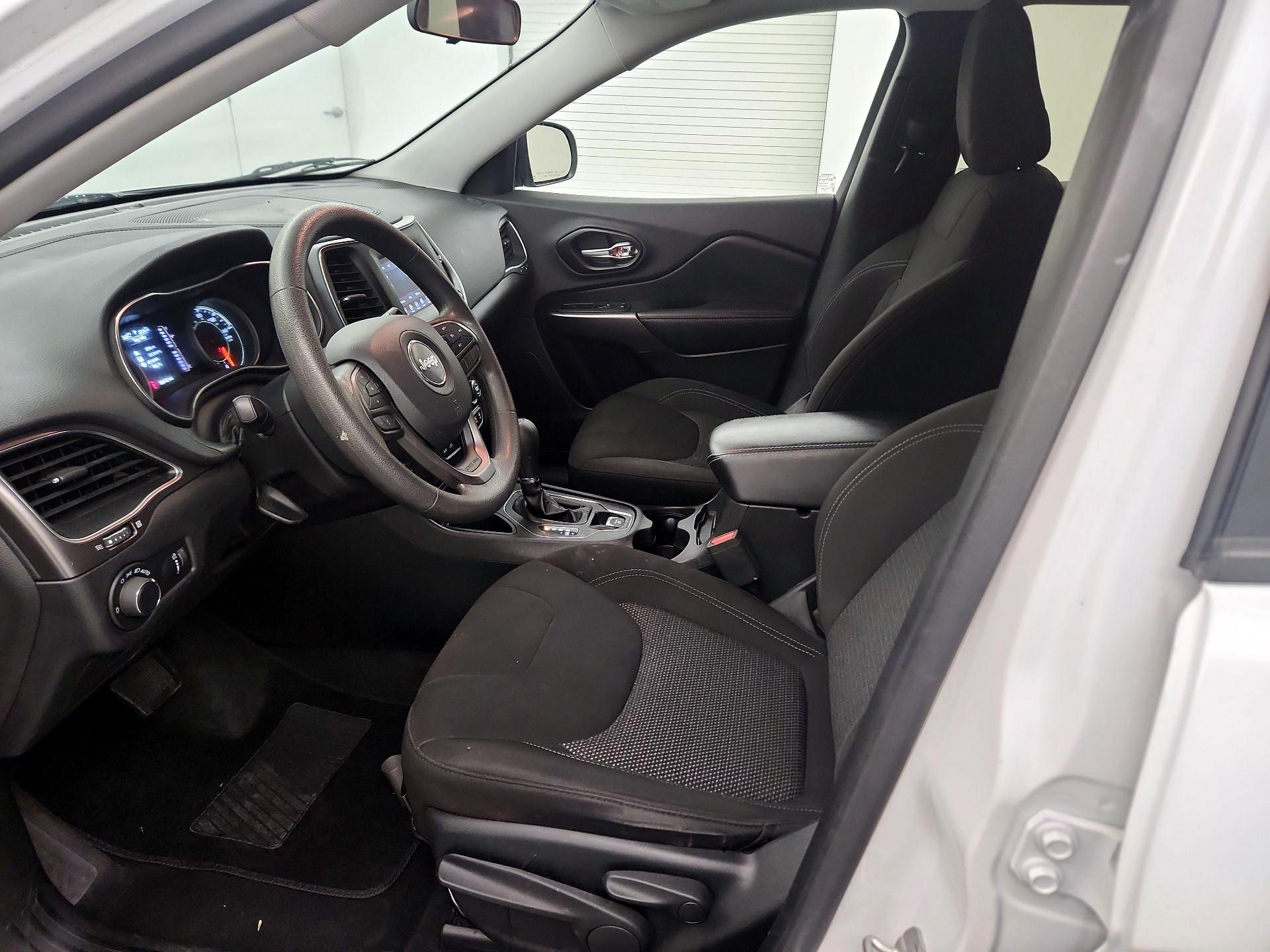 Thumbnail: 2020 Jeep Cherokee - 9