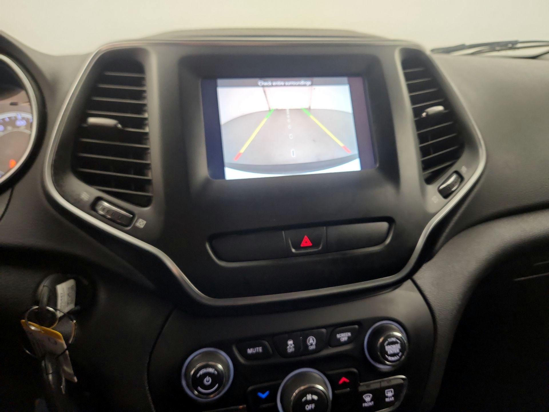 Thumbnail: 2020 Jeep Cherokee - 11