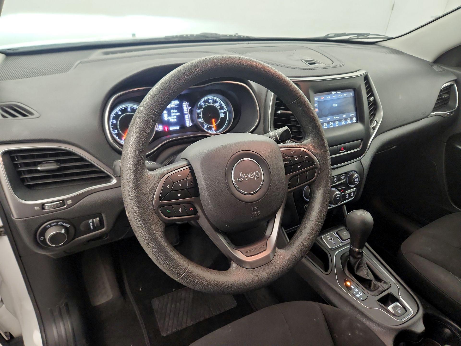 Thumbnail: 2020 Jeep Cherokee - 8