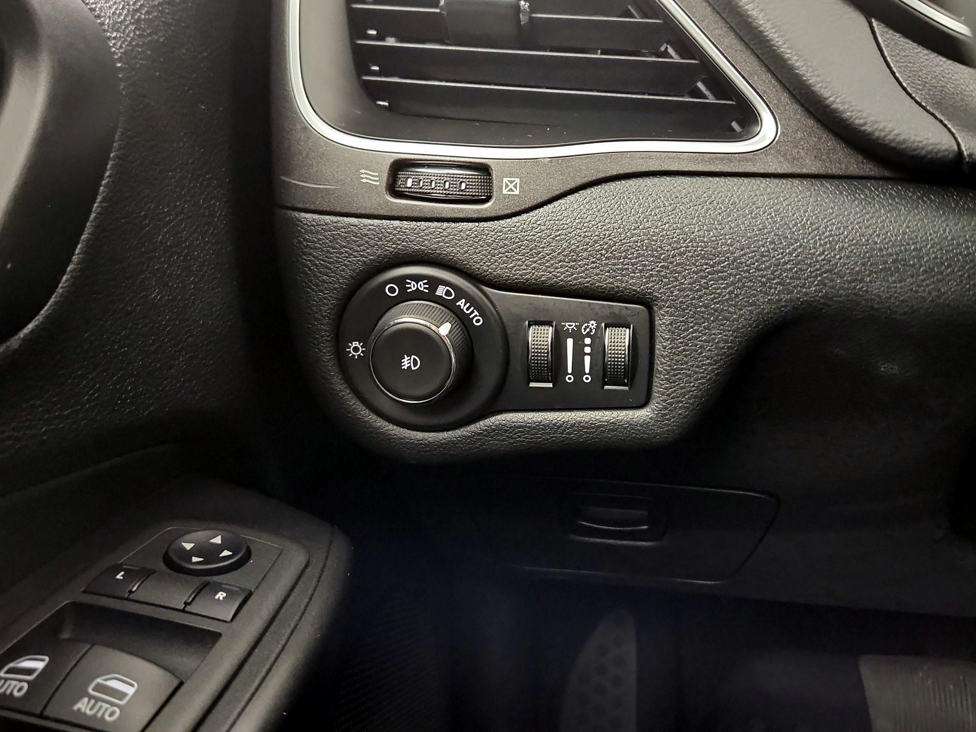 Thumbnail: 2022 Jeep Cherokee - 11