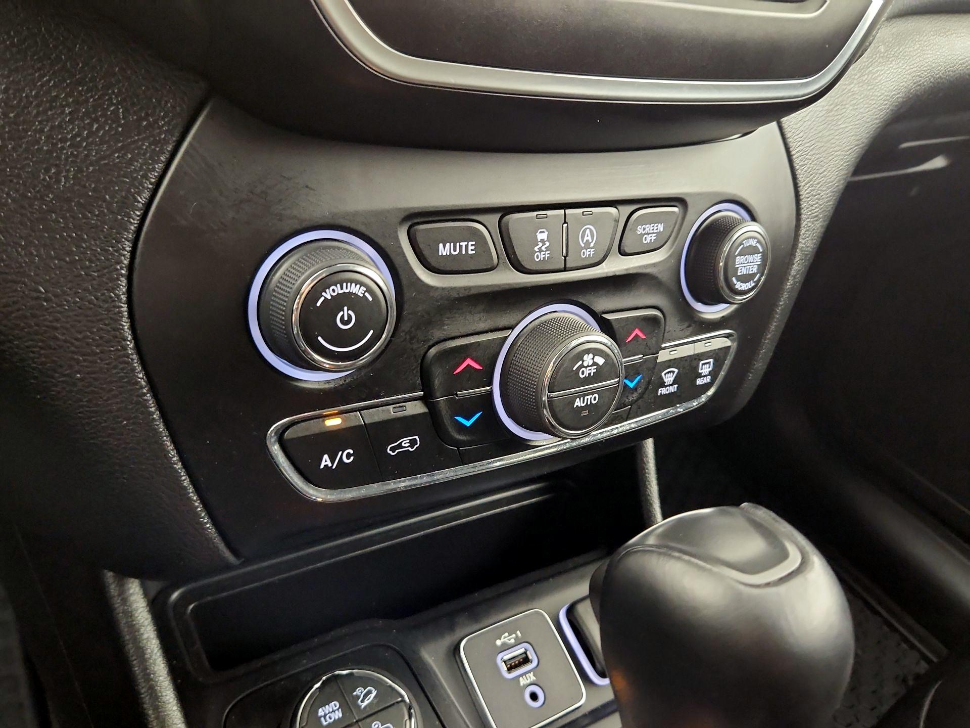 Thumbnail: 2022 Jeep Cherokee - 14