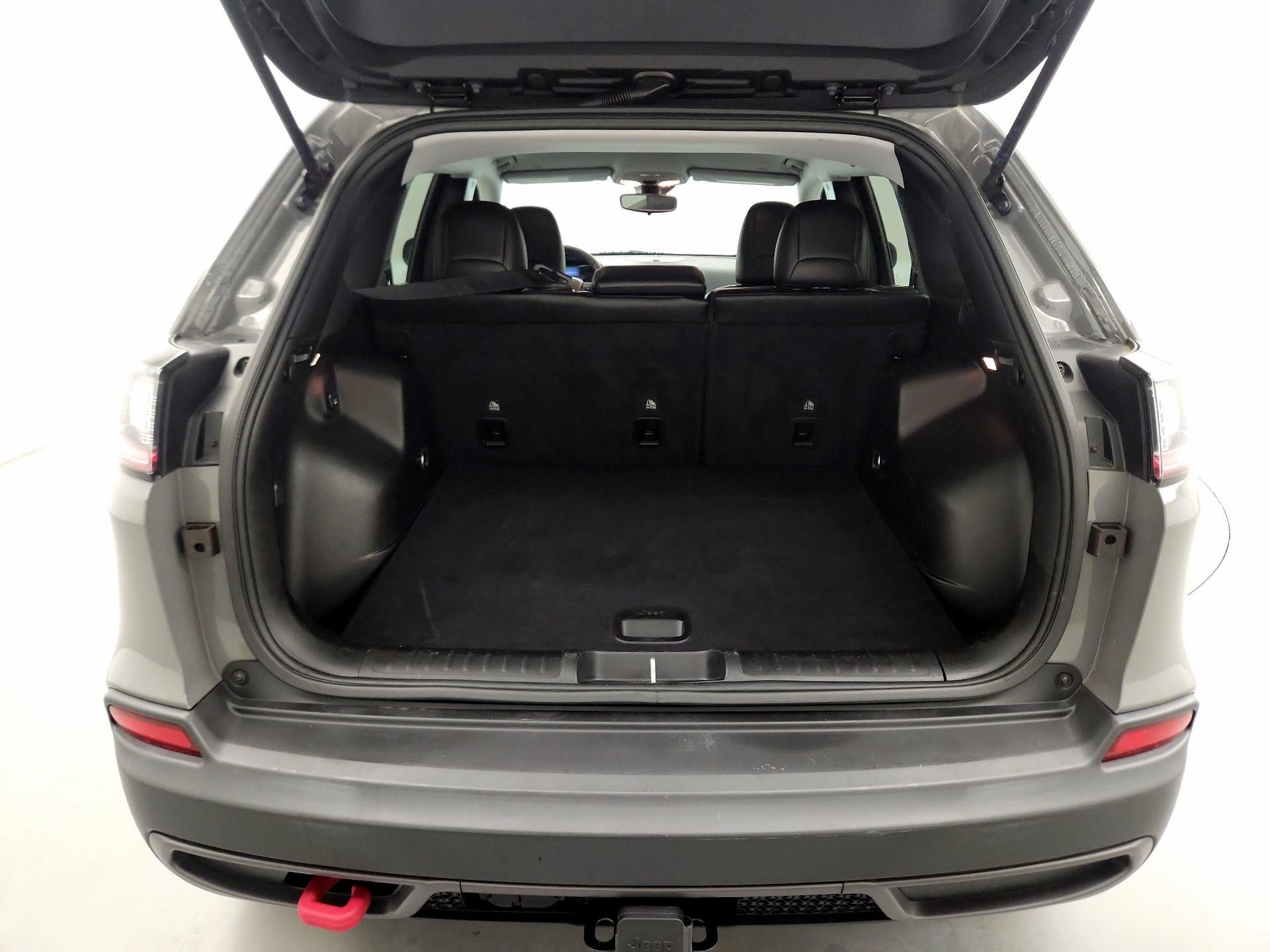 Thumbnail: 2022 Jeep Cherokee - 18