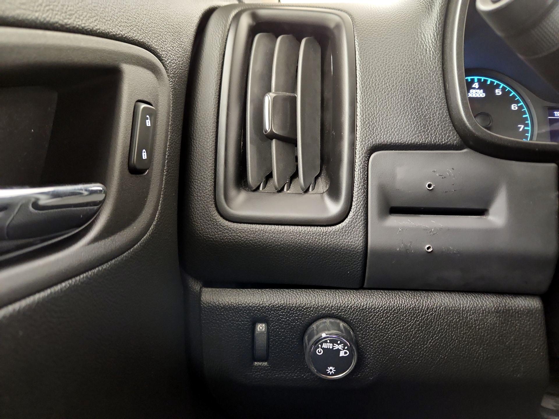 Thumbnail: 2022 Chevrolet Colorado - 11