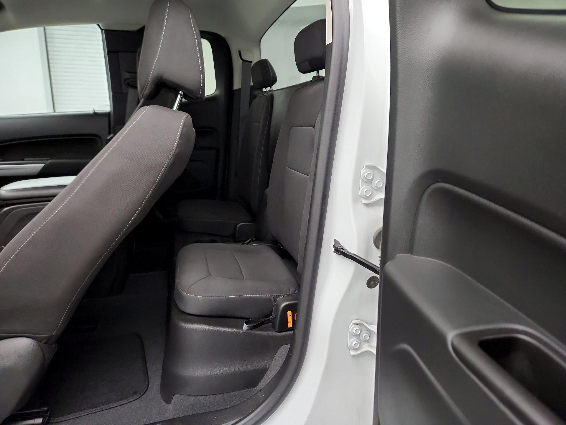 Thumbnail: 2022 Chevrolet Colorado - 17