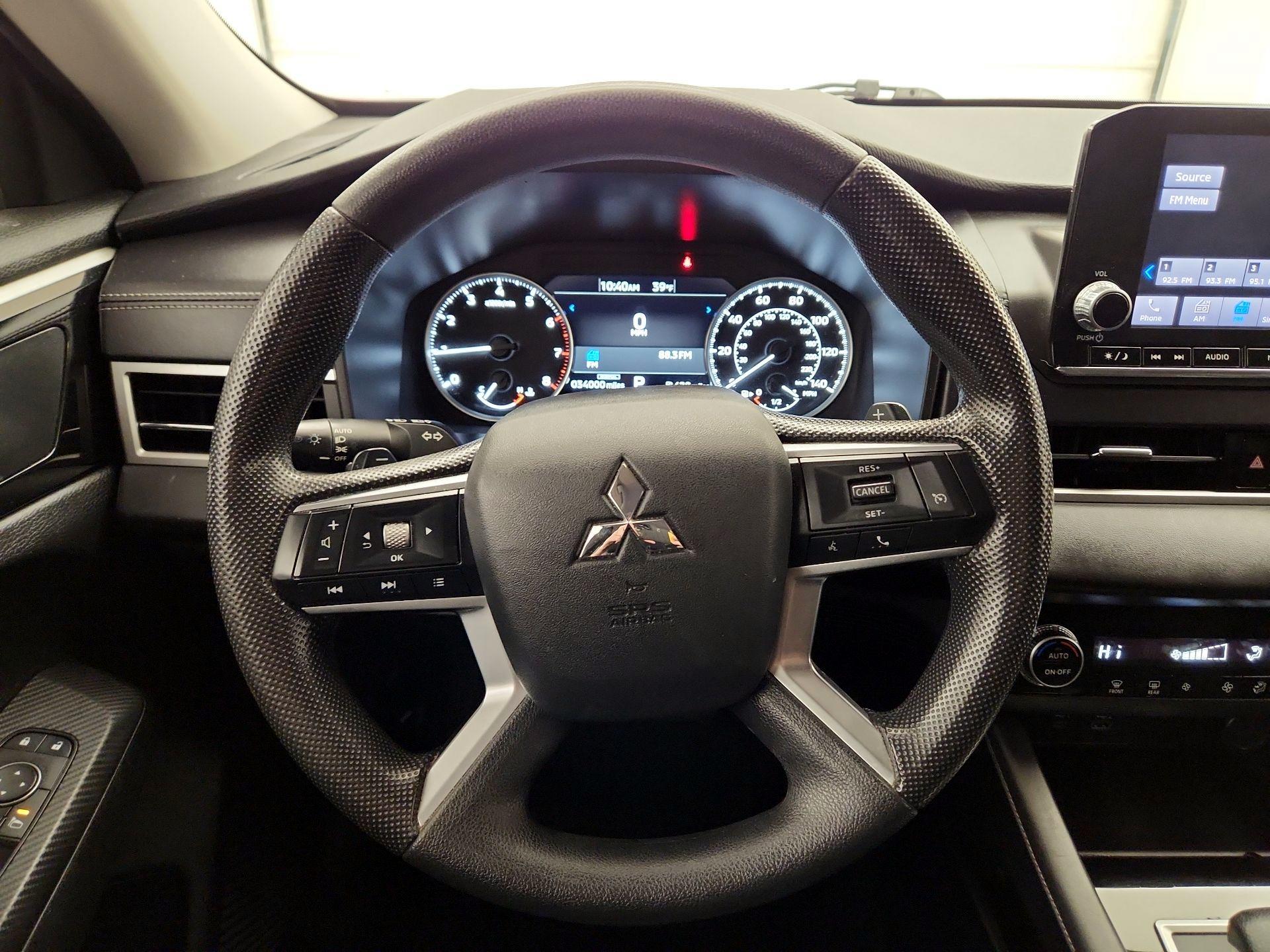 Thumbnail: 2023 Mitsubishi Outlander - 10