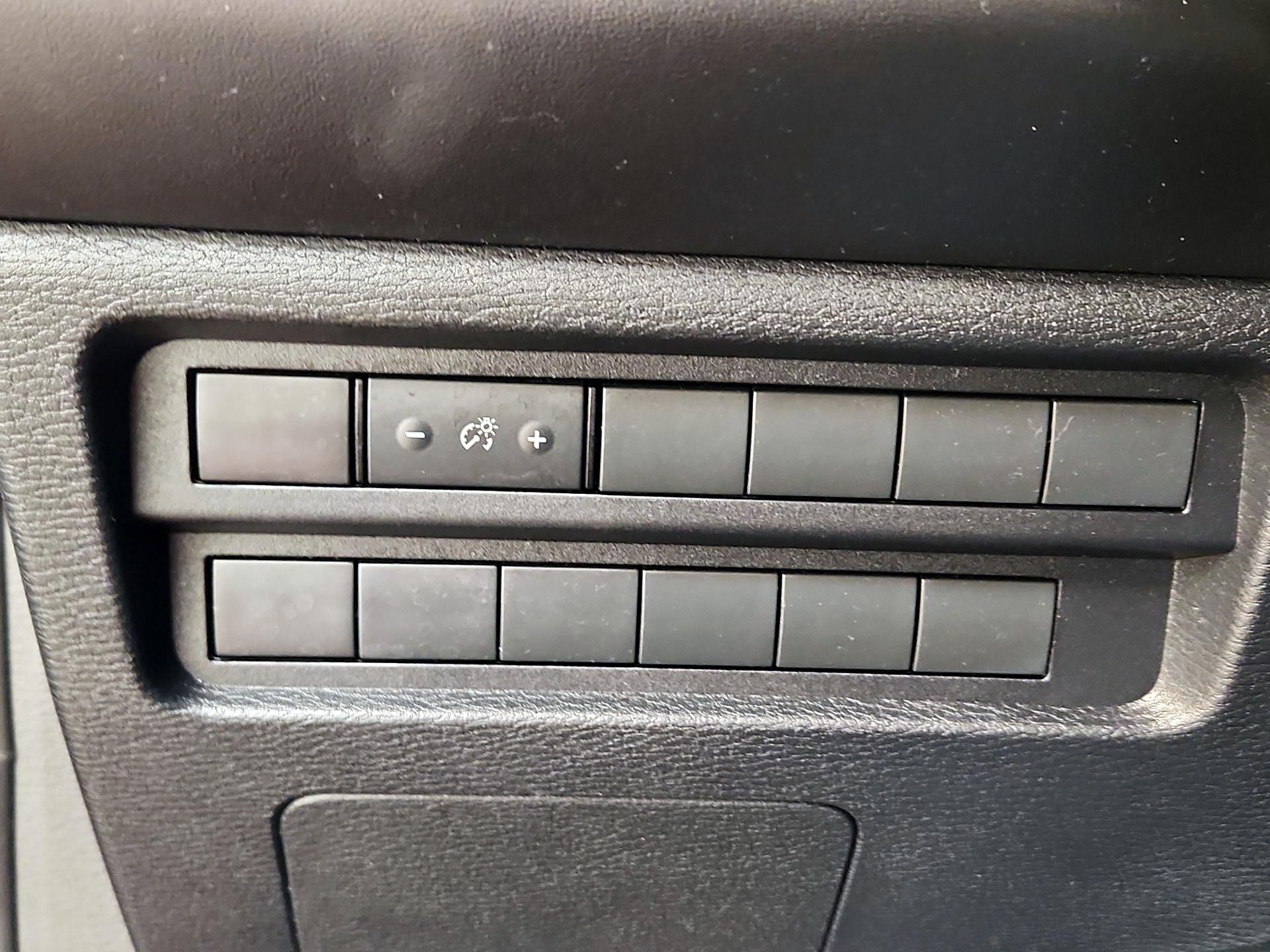 Thumbnail: 2023 Mitsubishi Outlander - 13