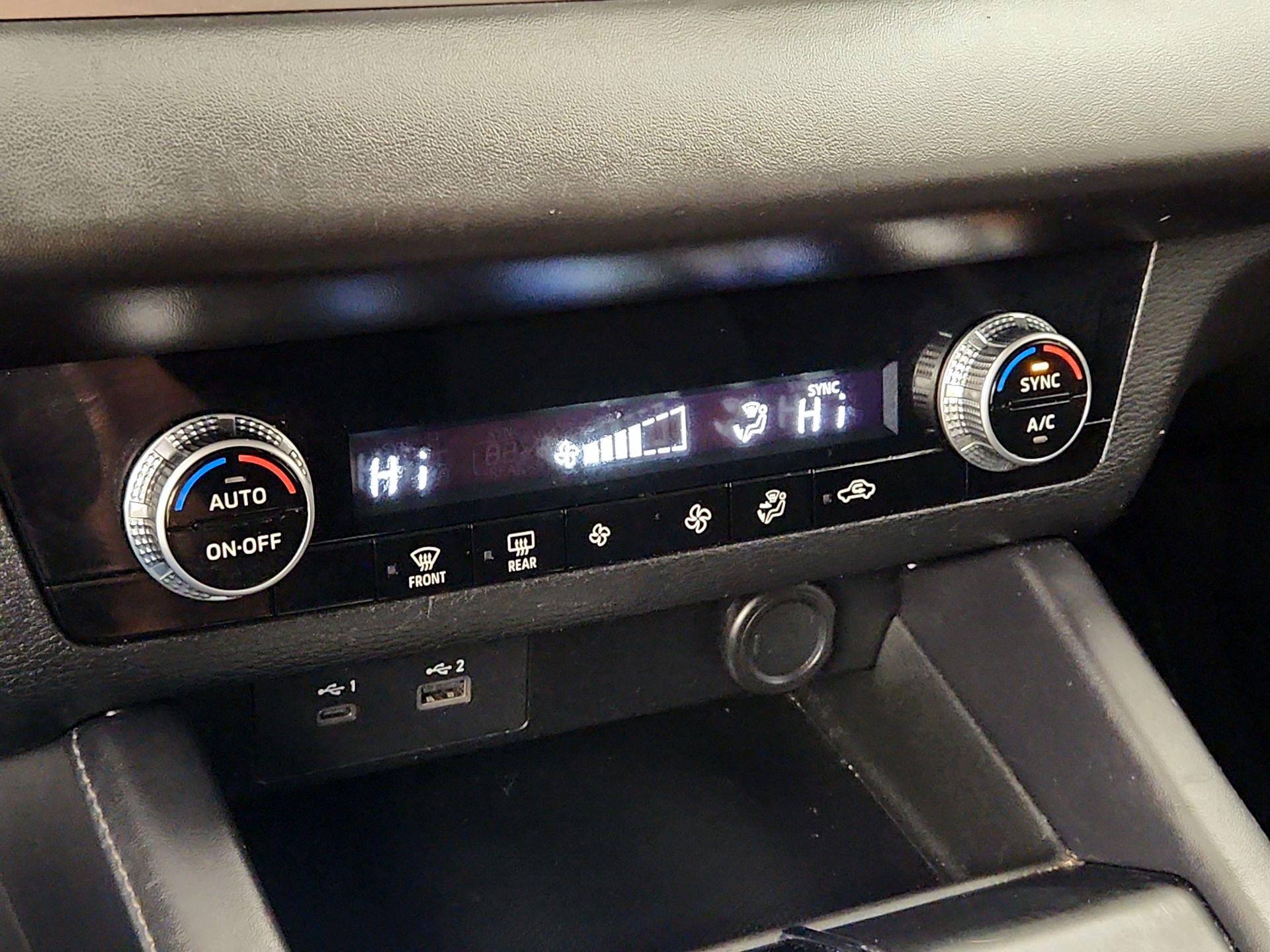 Thumbnail: 2023 Mitsubishi Outlander - 16