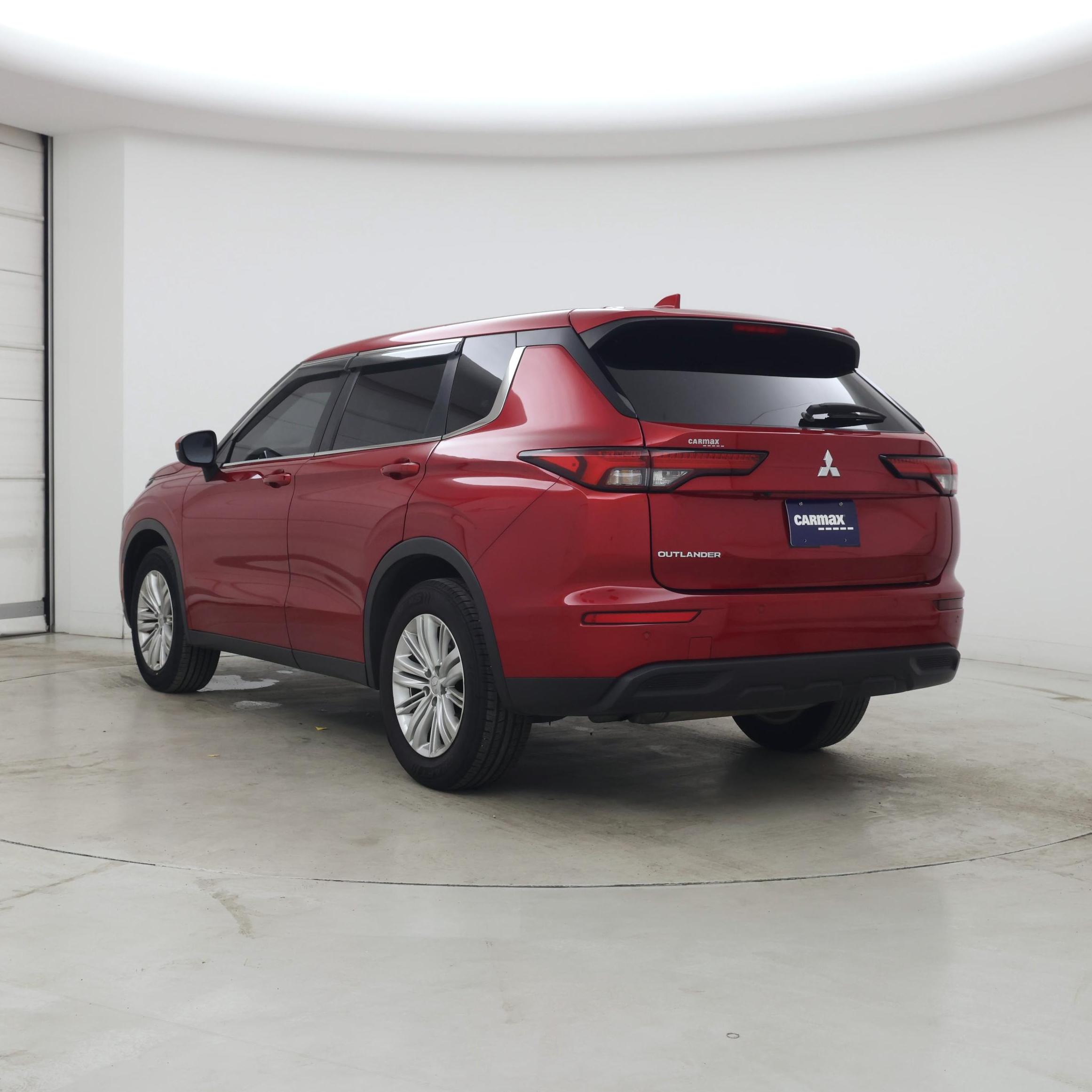 Thumbnail: 2023 Mitsubishi Outlander - 2