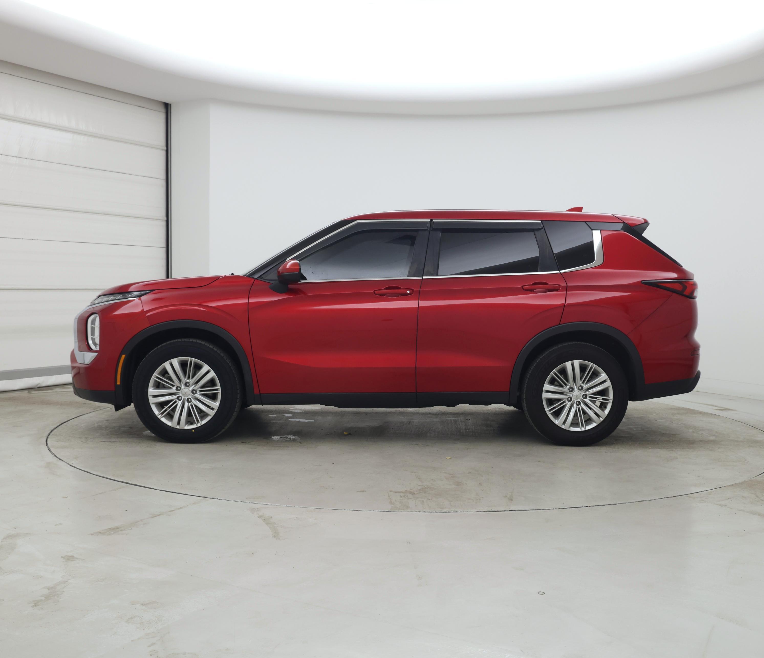 Thumbnail: 2023 Mitsubishi Outlander - 3