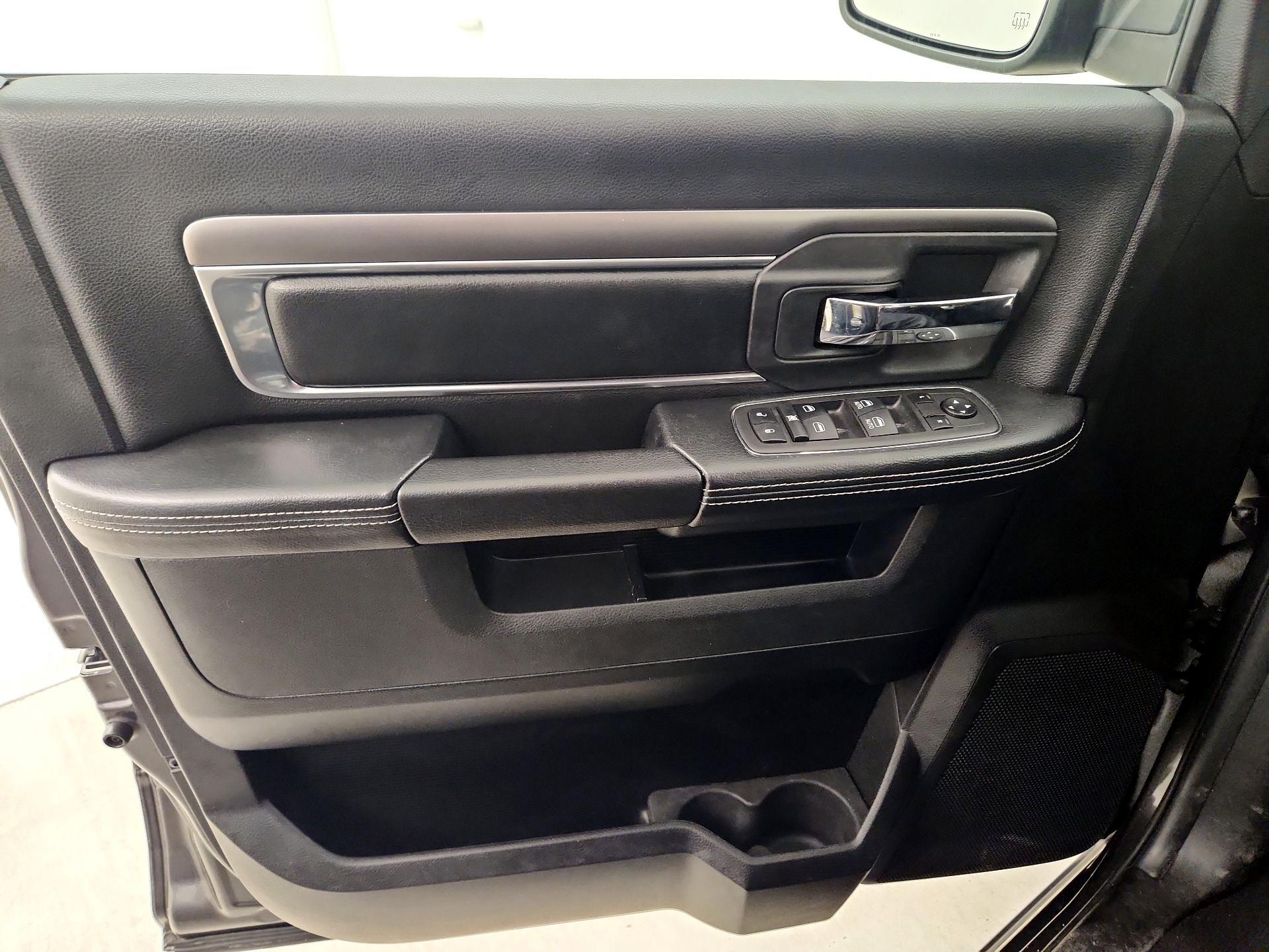 Thumbnail: 2022 RAM 1500 Classic - 12