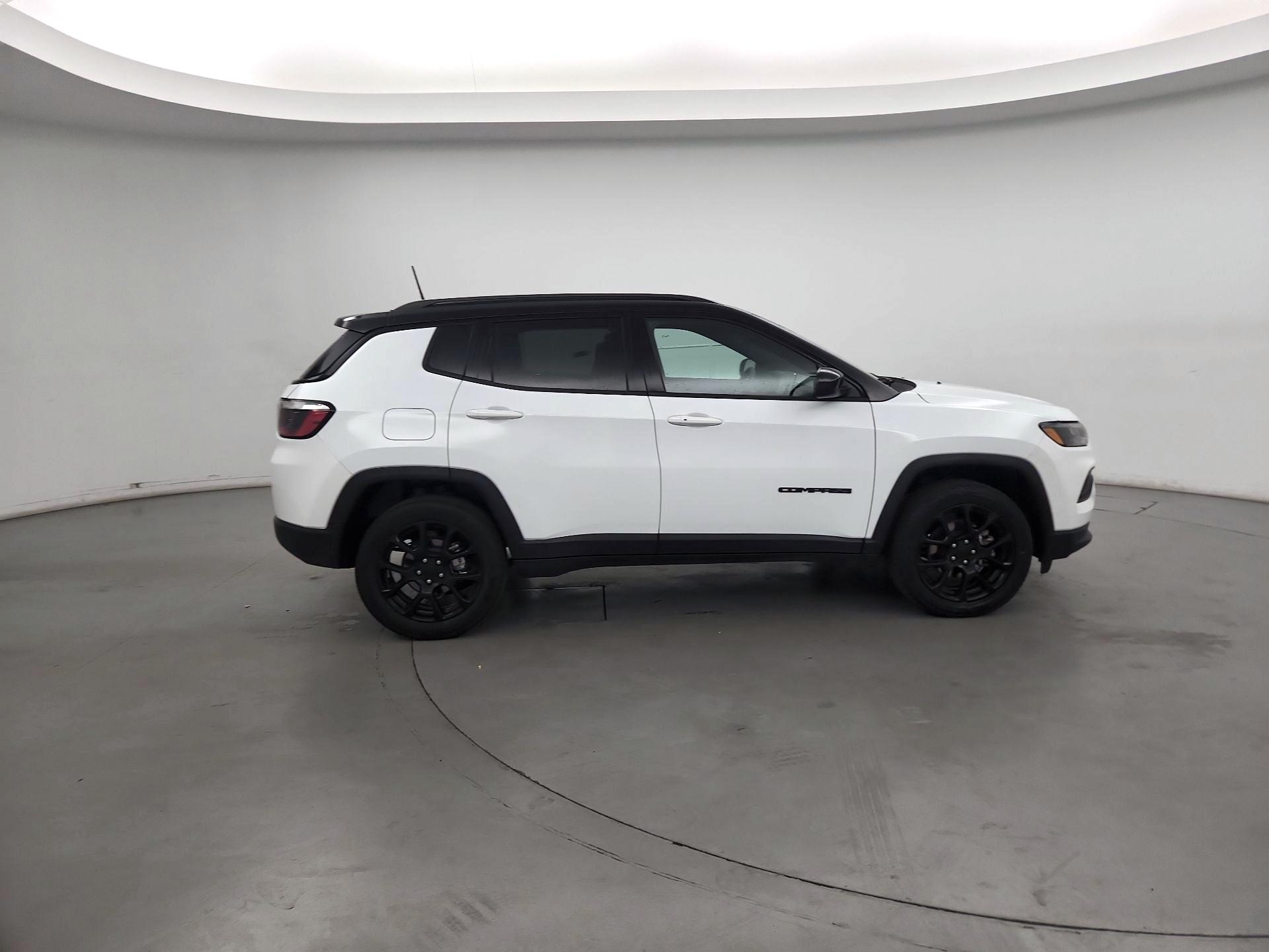 Thumbnail: 2022 Jeep Compass - 4